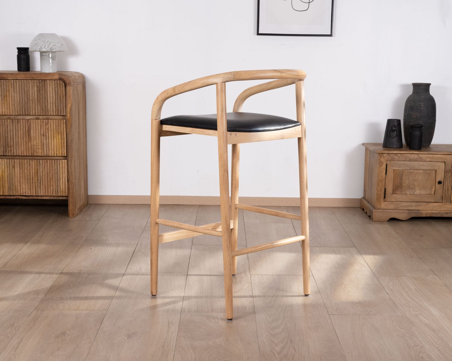 Chaise de bar épurée en acacia naturel et assise PU noir "Vogue"