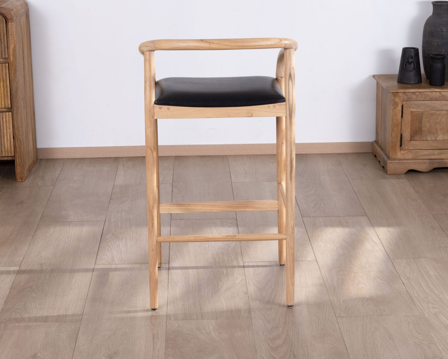 Chaise de bar épurée en acacia naturel et assise PU noir "Vogue"