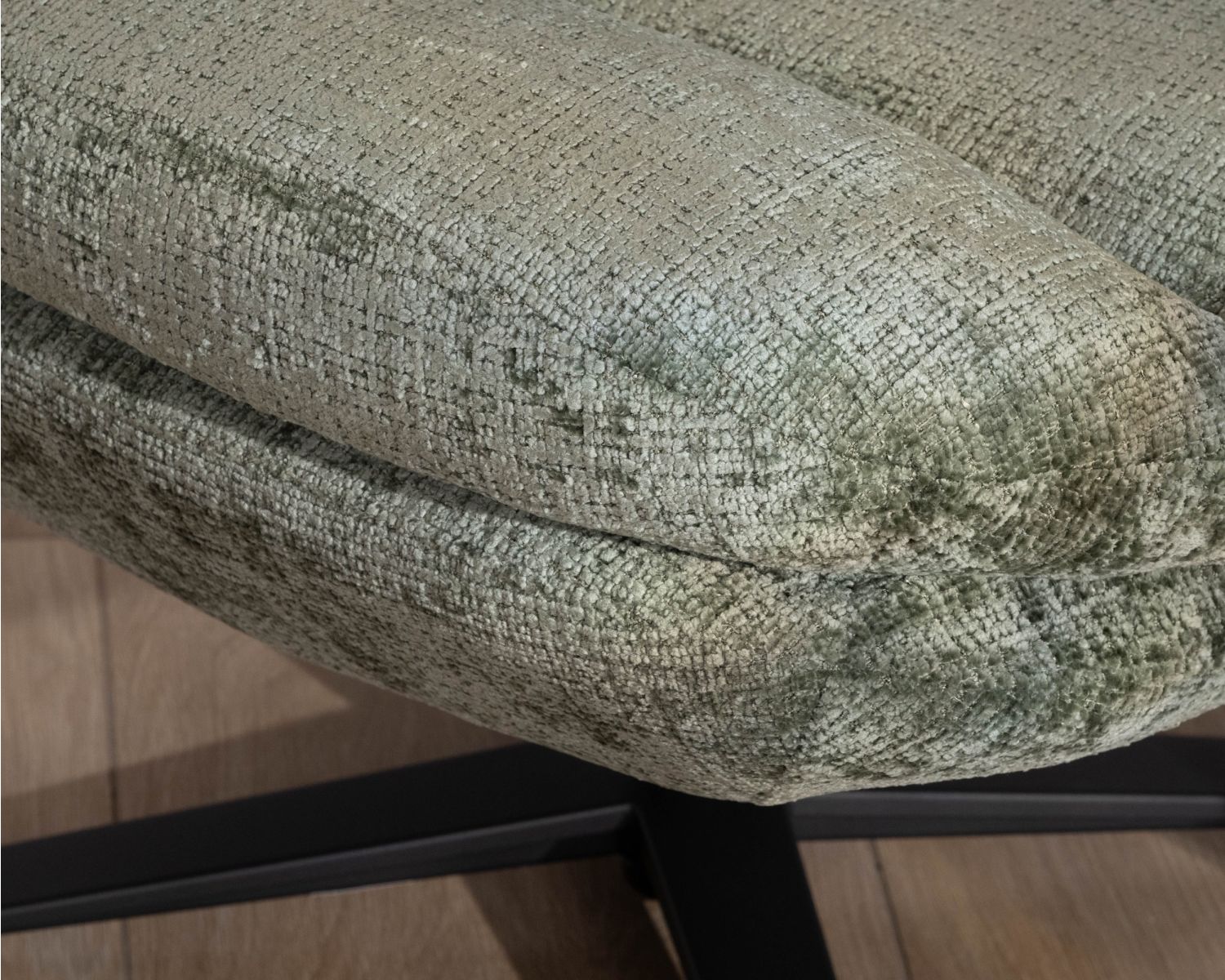 Fauteuil enveloppant esprit vintage vert sauge “Panama” pivotant 360°
