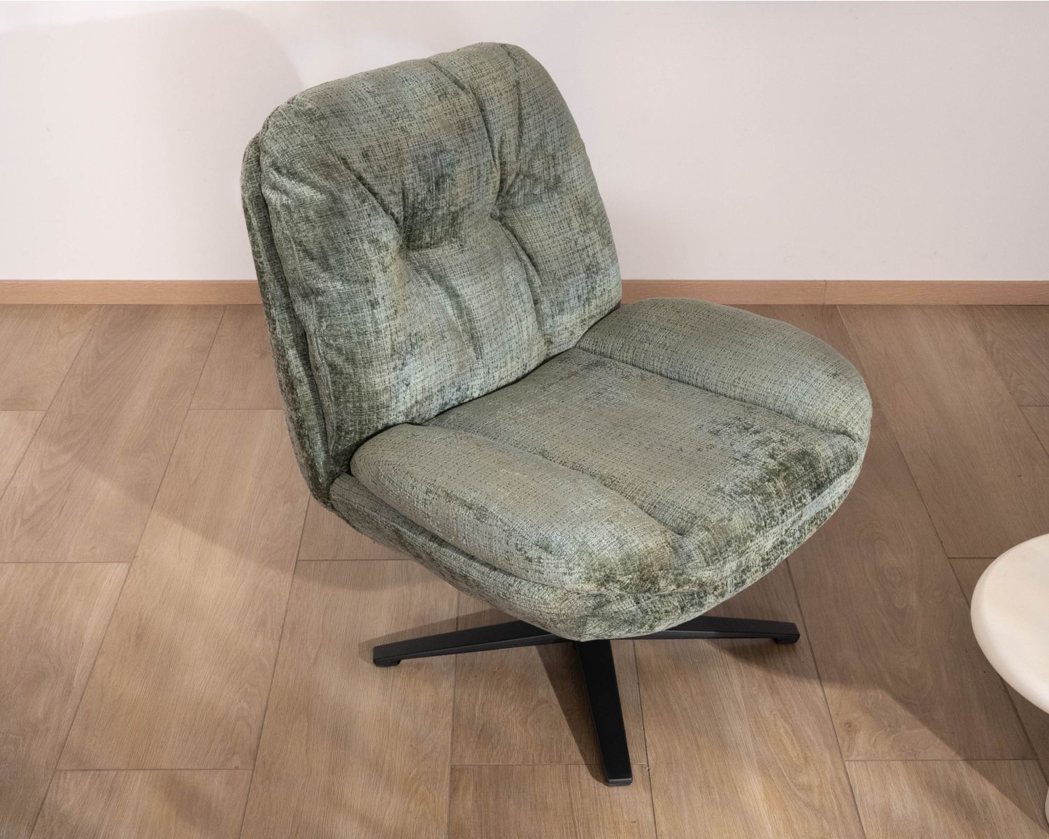 Fauteuil enveloppant esprit vintage vert sauge “Panama” pivotant 360°