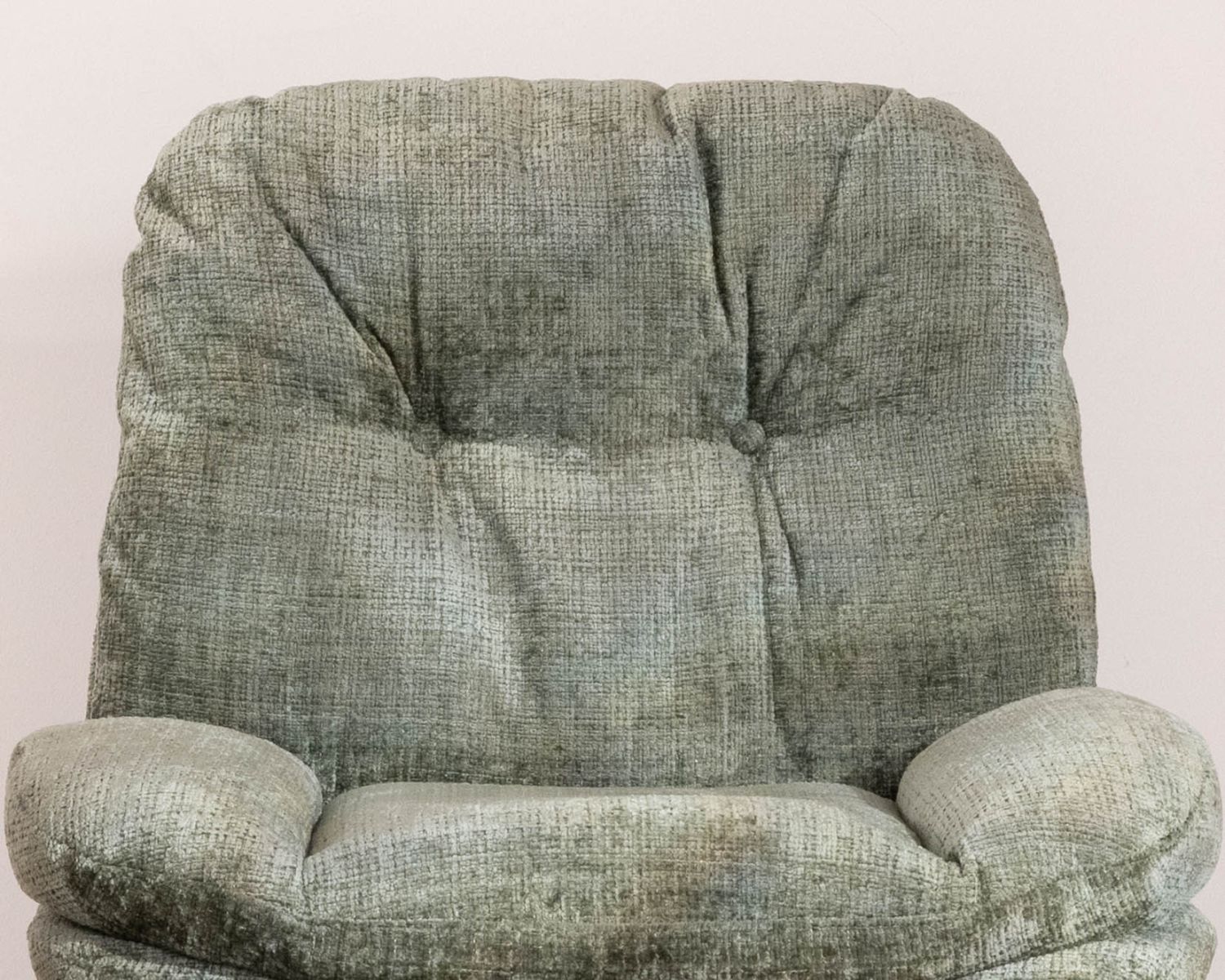 Fauteuil enveloppant esprit vintage vert sauge “Panama” pivotant 360°