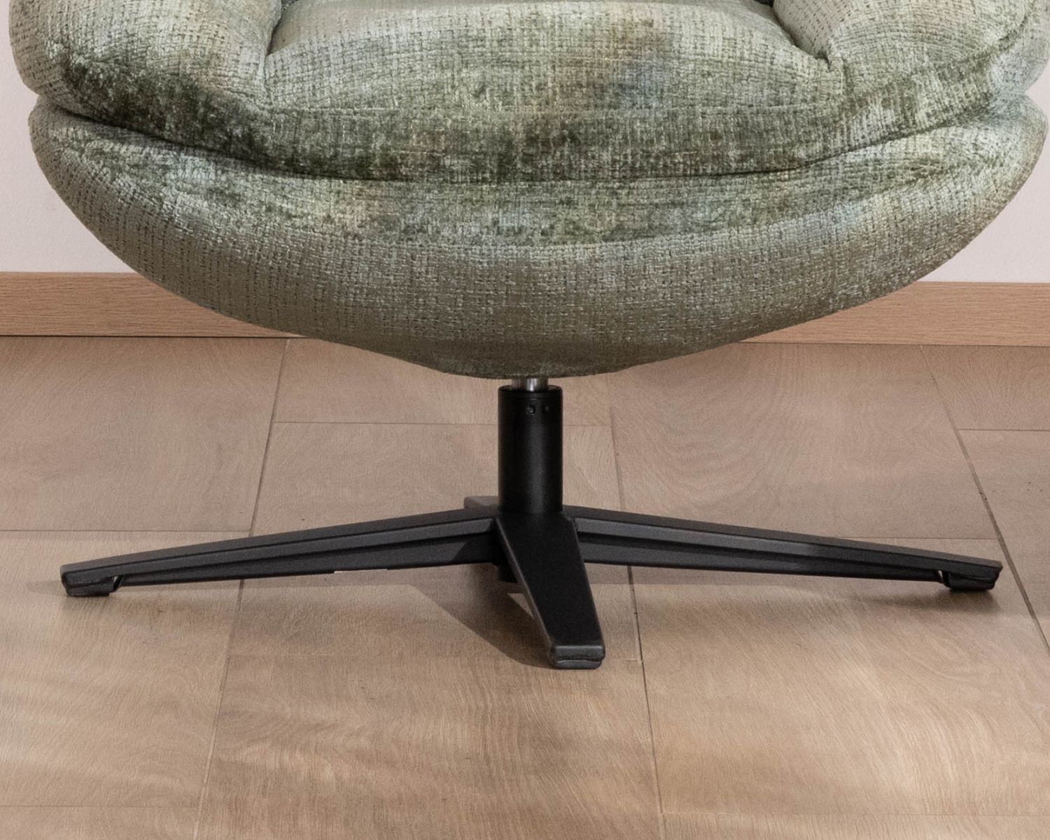Fauteuil enveloppant esprit vintage vert sauge “Panama” pivotant 360°