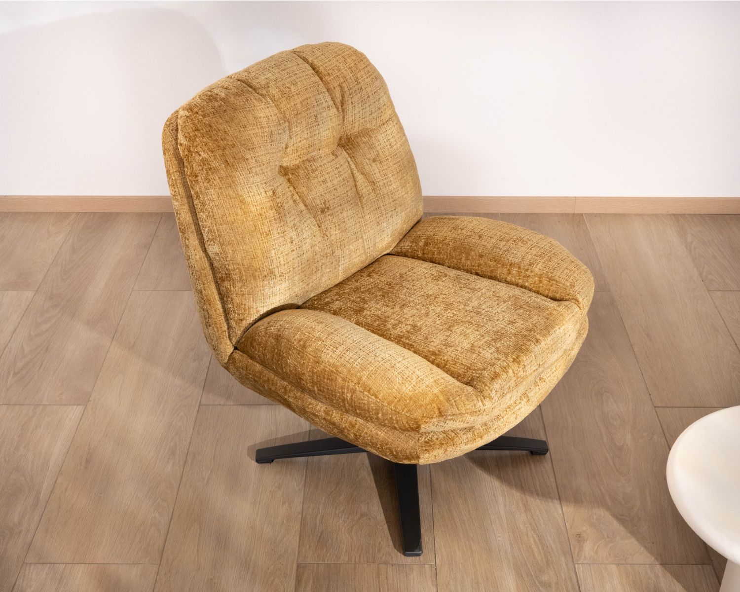 Fauteuil lounge style vintage jaune moutarde “Panama” pivotant 360° confort enveloppant