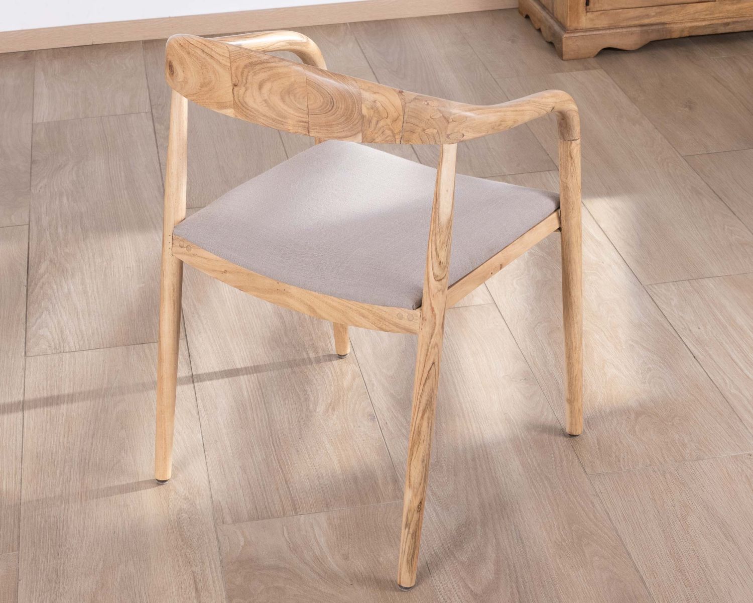Lot de 2 chaises de repas épurées en acacia avec assise tissu beige "Vogue"