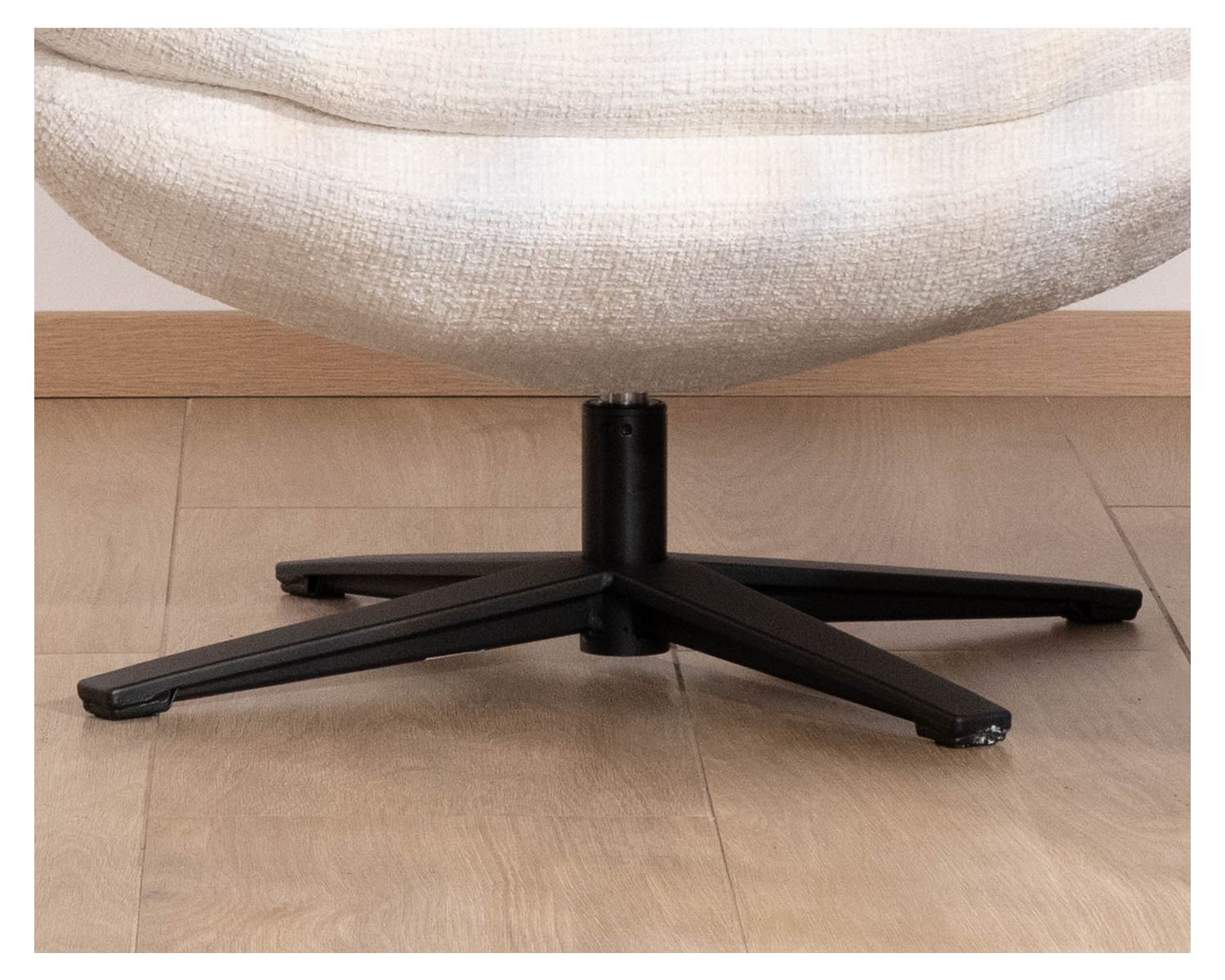 Fauteuil lounge pivotant “Panama” en tissu bouclettes écru esprit scandinave