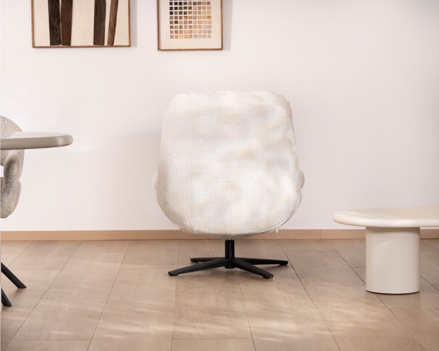 Fauteuil lounge pivotant “Panama” en tissu bouclettes écru esprit scandinave