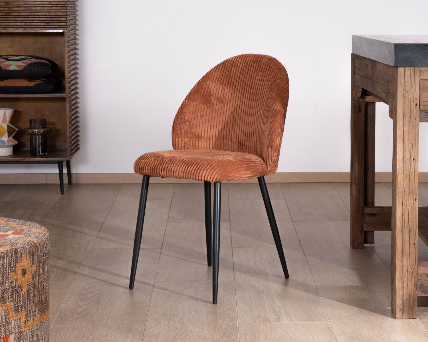 Lot de 4 chaises de repas en velours côtelé rouille "Bellot" style rétro