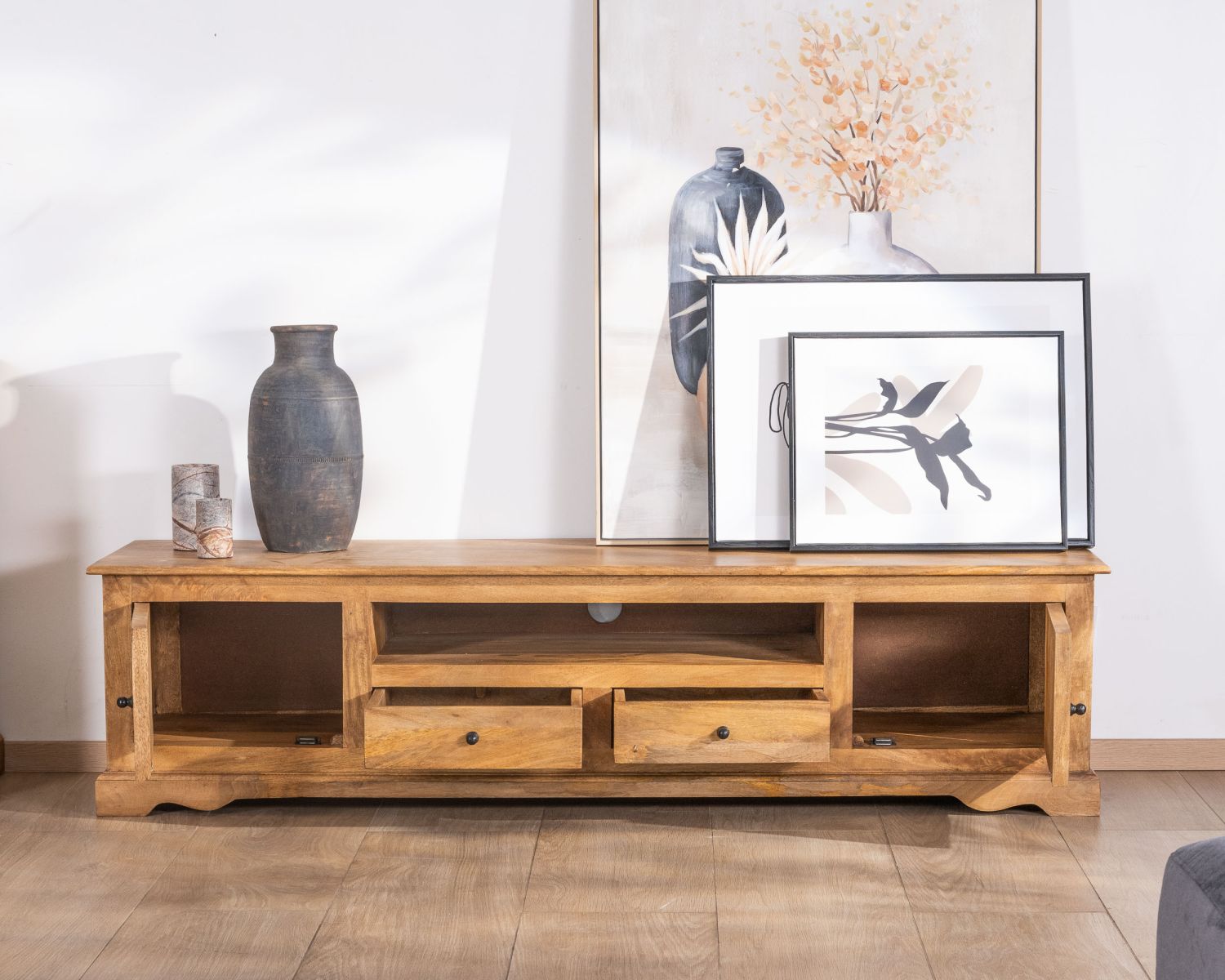 Grand meuble télé 180 cm style campagne chic en manguier "Sarah"