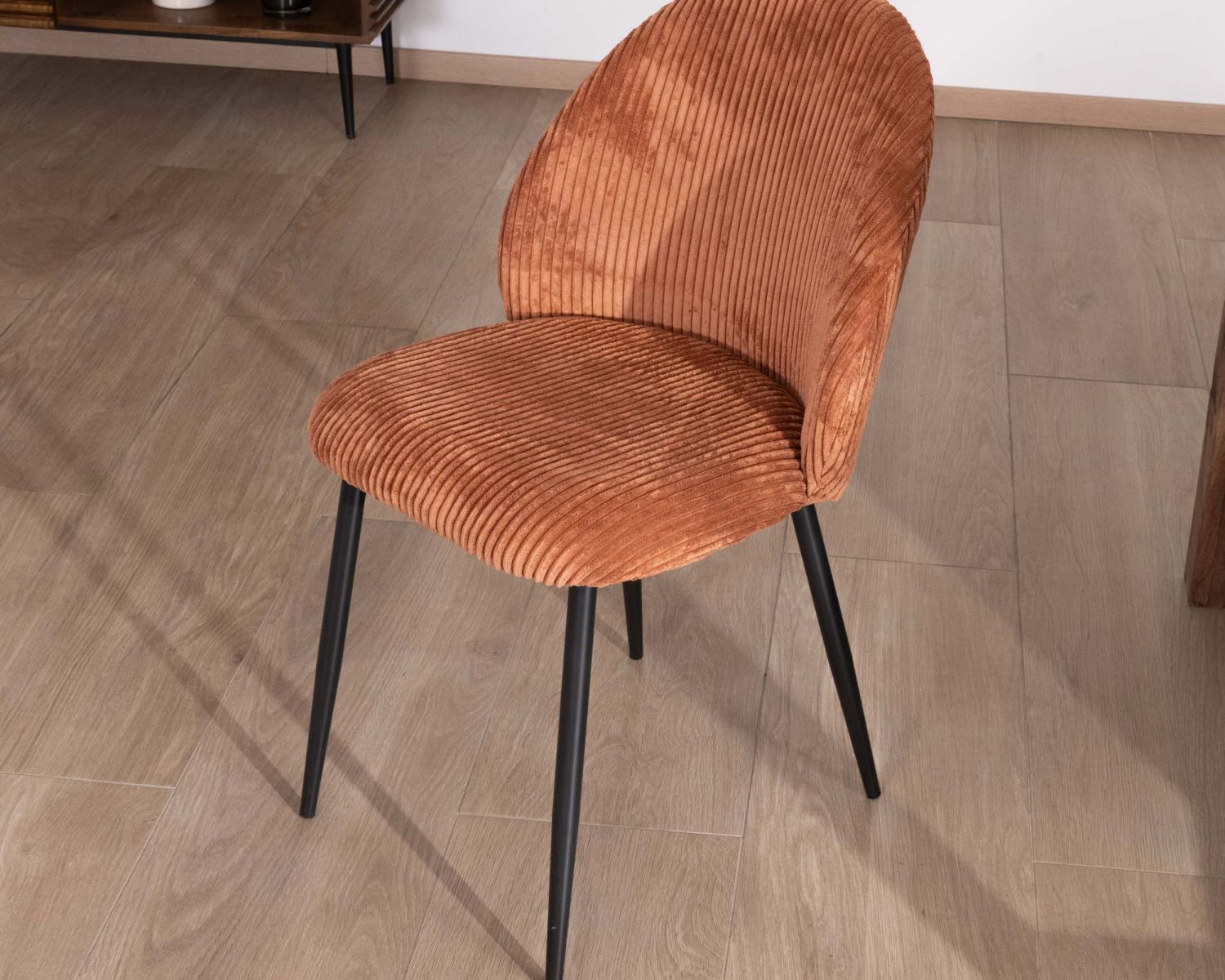 Lot de 4 chaises de repas en velours côtelé rouille "Bellot" style rétro