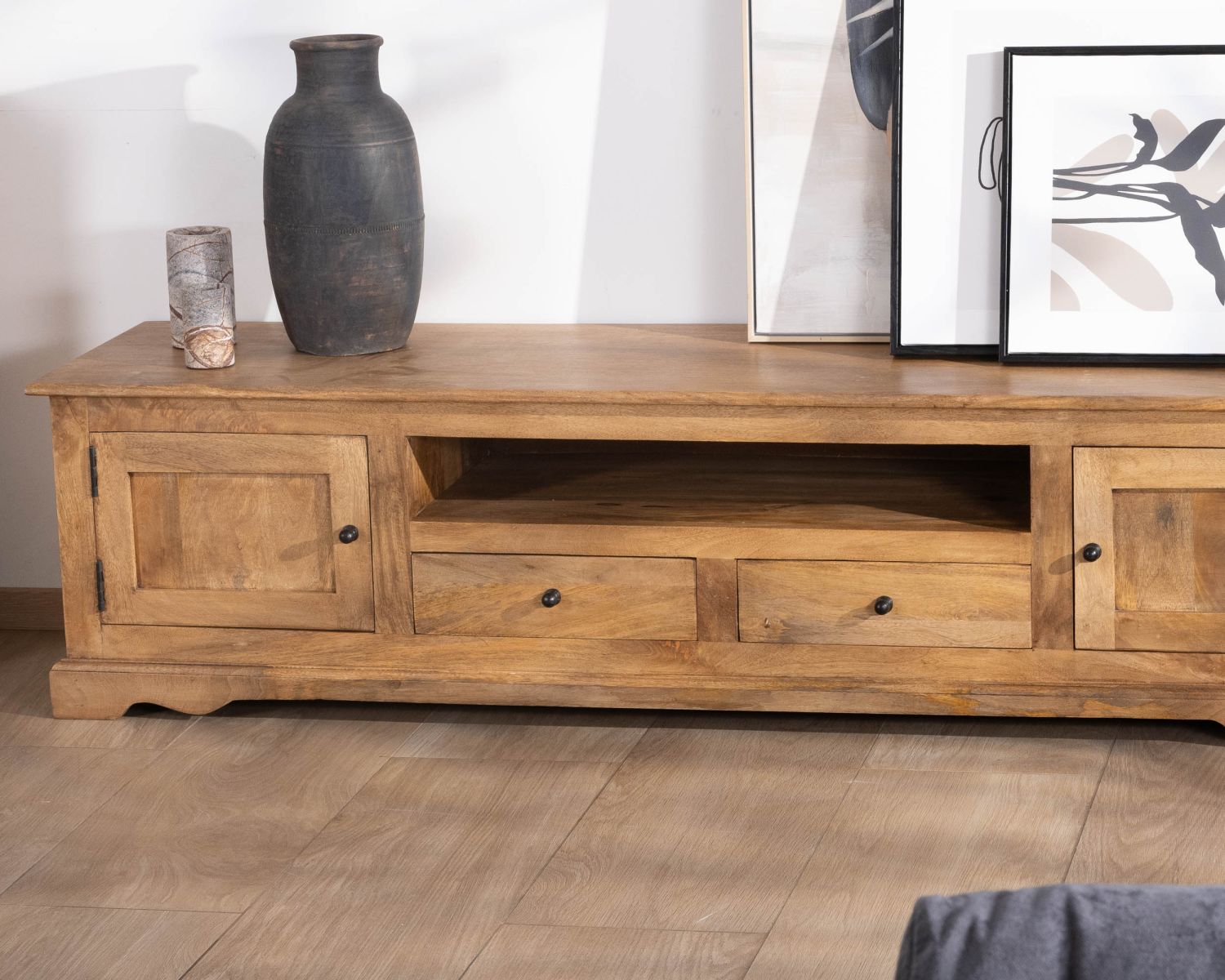 Grand meuble télé 180 cm style campagne chic en manguier "Sarah"