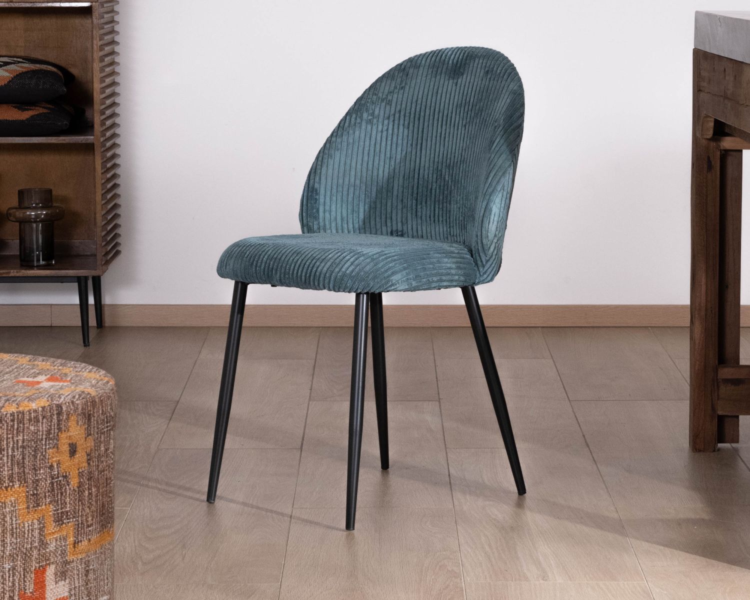 Lot de 4 chaises de repas esprit vintage en velours bleu pétrole et métal noir "Bellot"