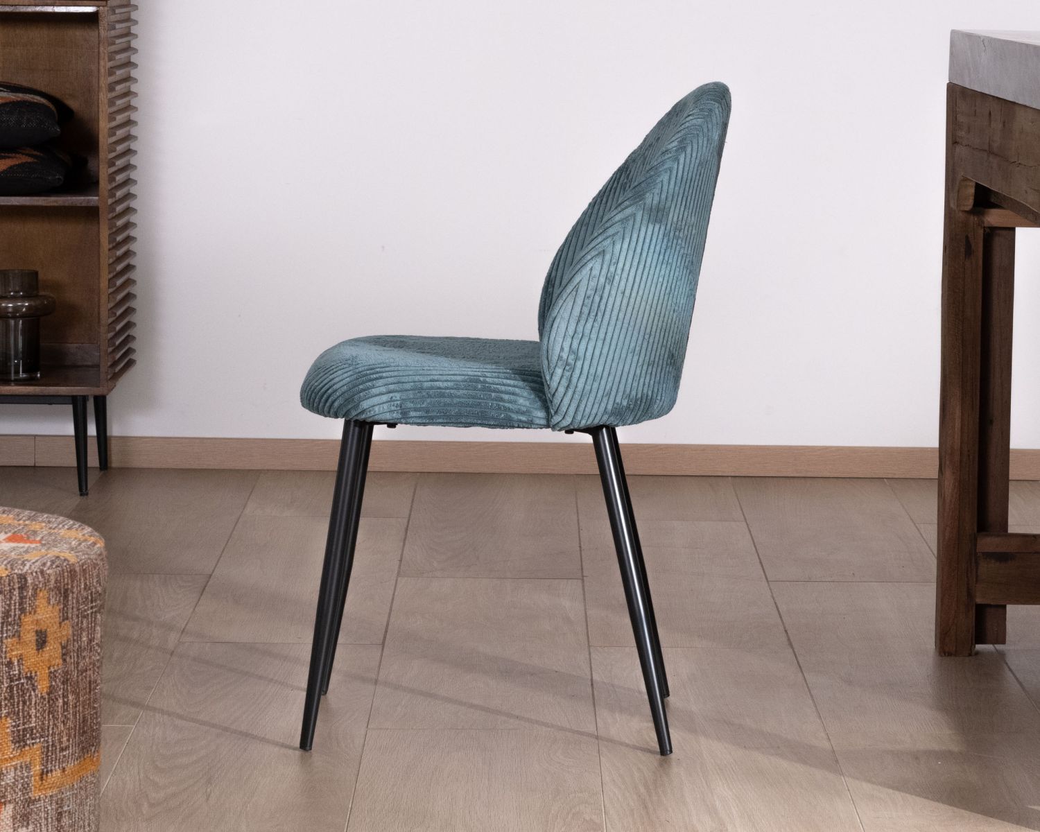 Lot de 4 chaises de repas esprit vintage en velours bleu pétrole et métal noir "Bellot"