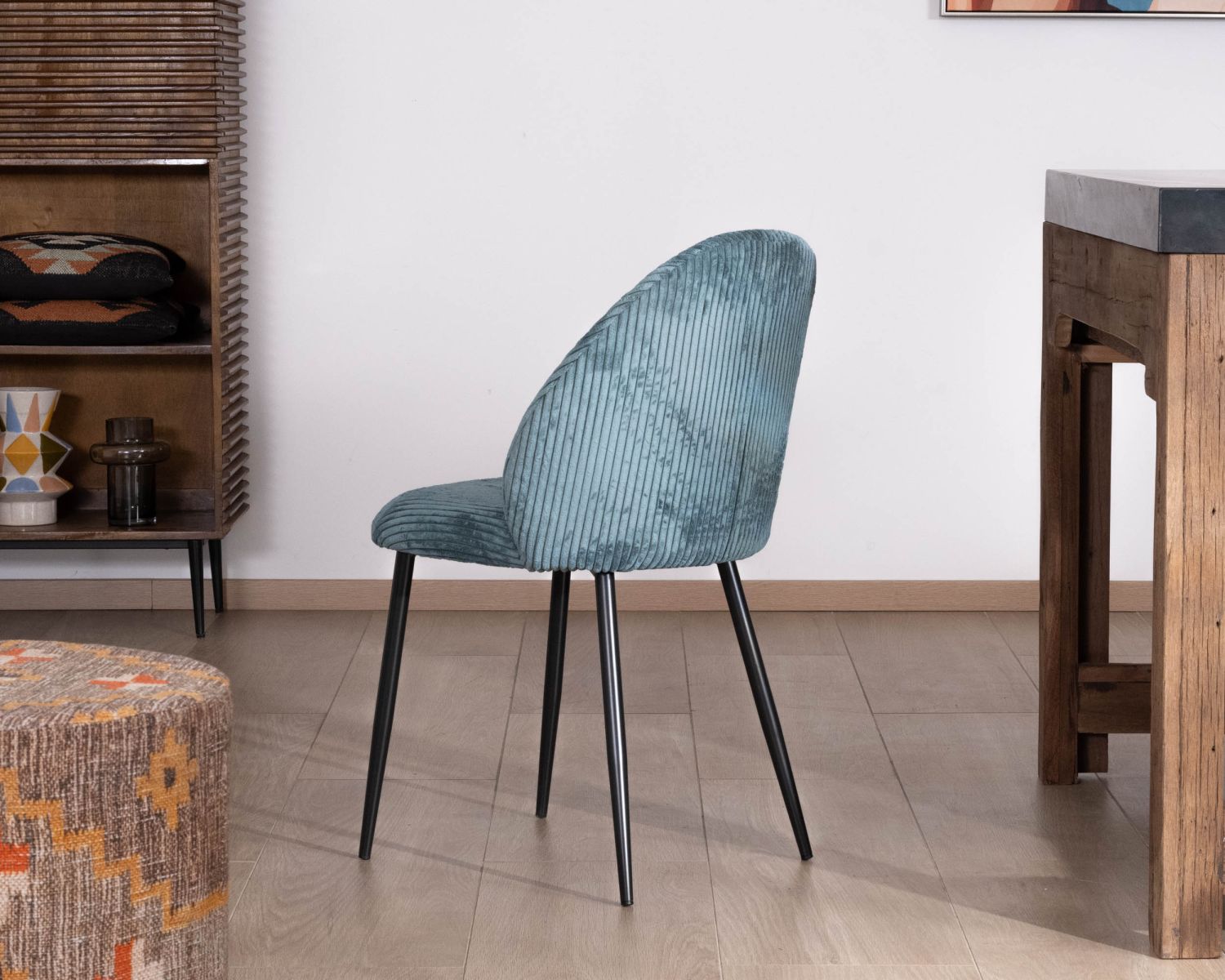 Lot de 4 chaises de repas esprit vintage en velours bleu pétrole et métal noir "Bellot"