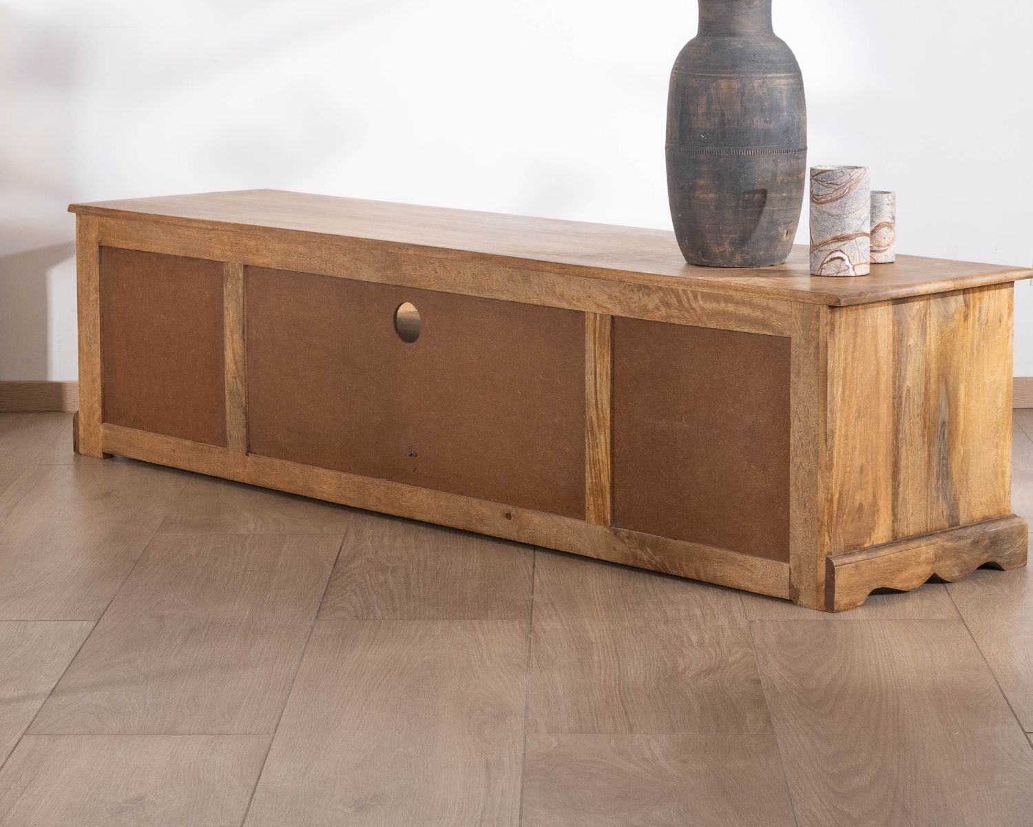 Grand meuble télé 180 cm style campagne chic en manguier "Sarah"