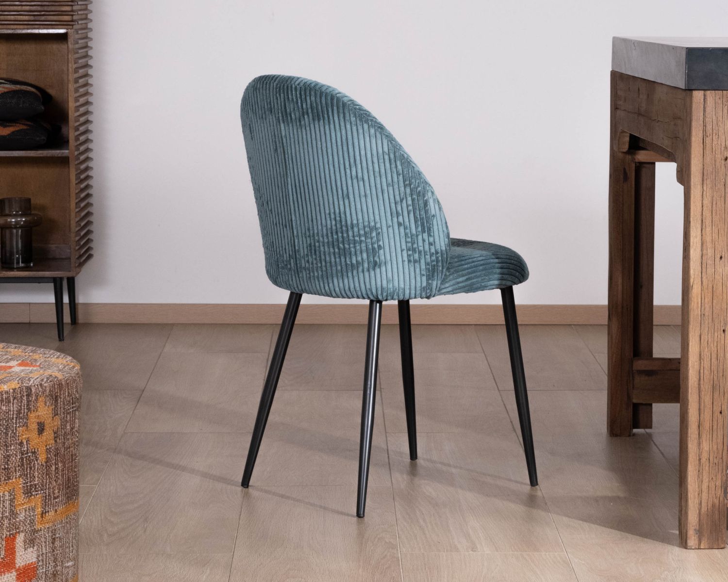 Lot de 4 chaises de repas esprit vintage en velours bleu pétrole et métal noir "Bellot"