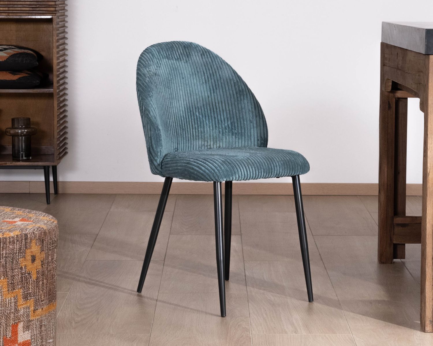 Lot de 4 chaises de repas esprit vintage en velours bleu pétrole et métal noir "Bellot"