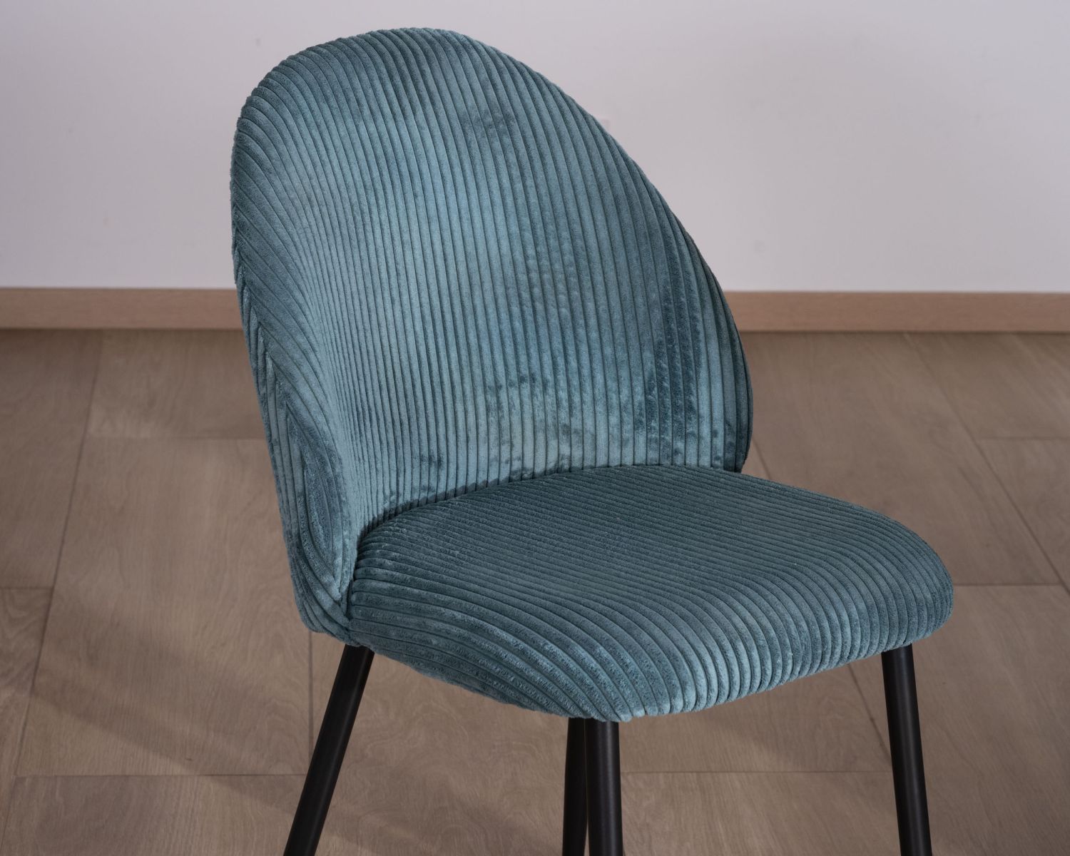 Lot de 4 chaises de repas esprit vintage en velours bleu pétrole et métal noir "Bellot"