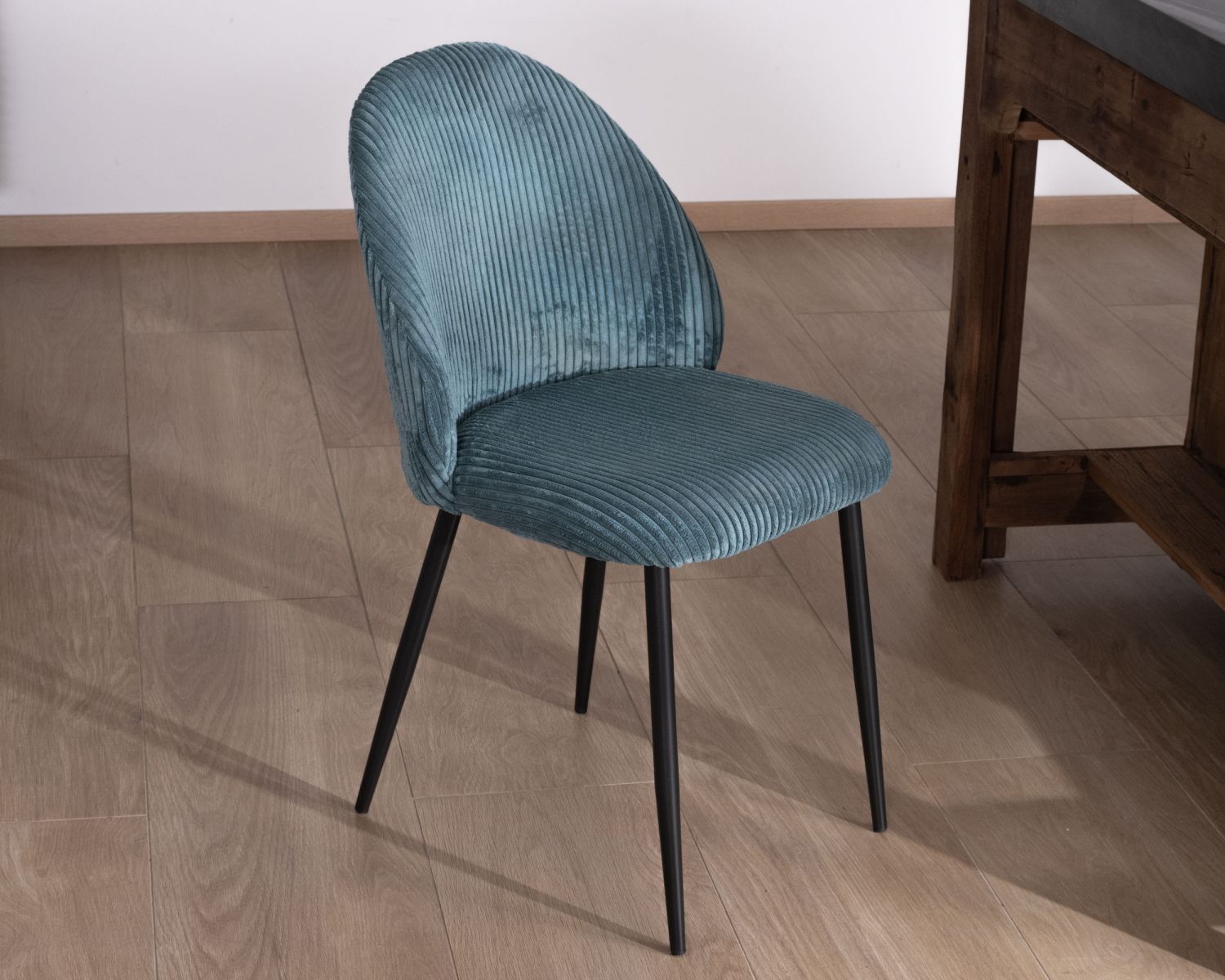 Lot de 4 chaises de repas esprit vintage en velours bleu pétrole et métal noir "Bellot"