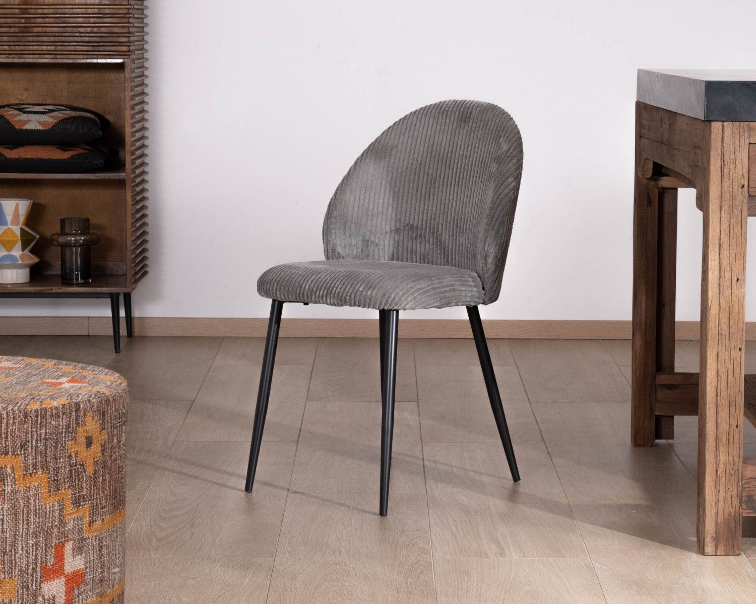 Lot de 4 chaises de repas contemporaines en velours côtelé gris "Bellot"