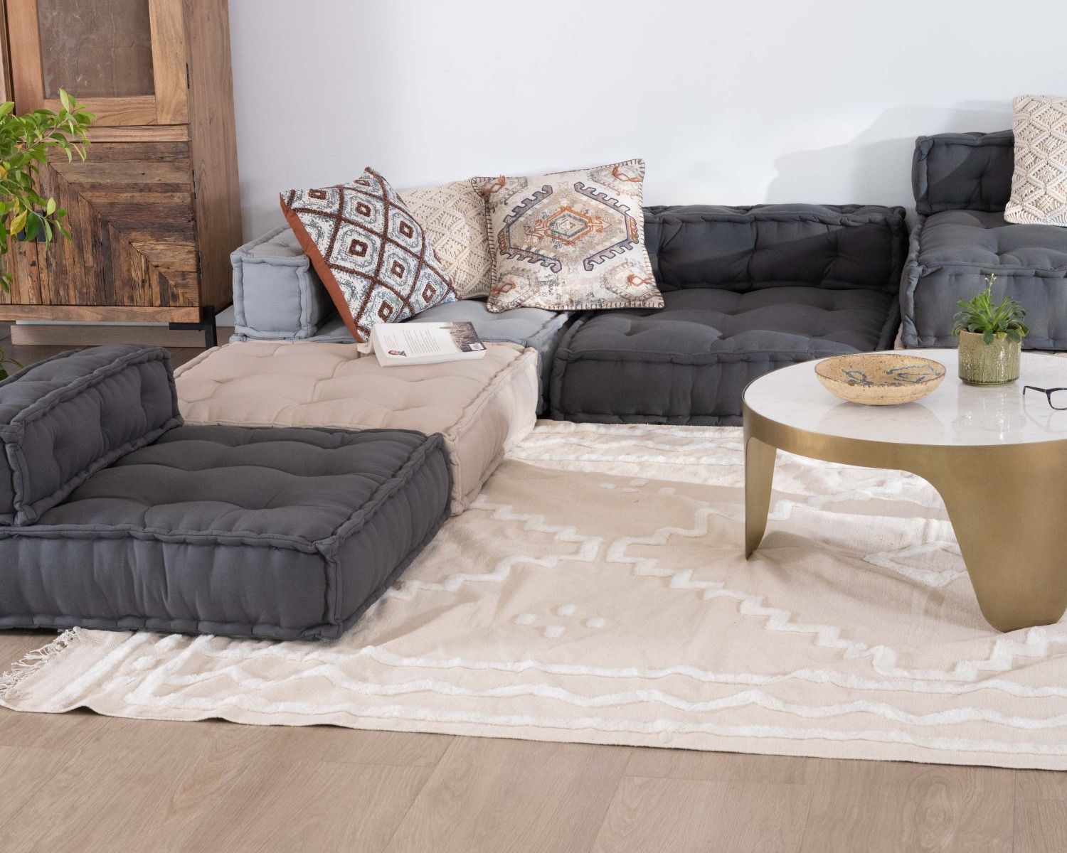 Coussin de sol en coton vert de gris "Cosy" pour angle spécial canapé modulaire