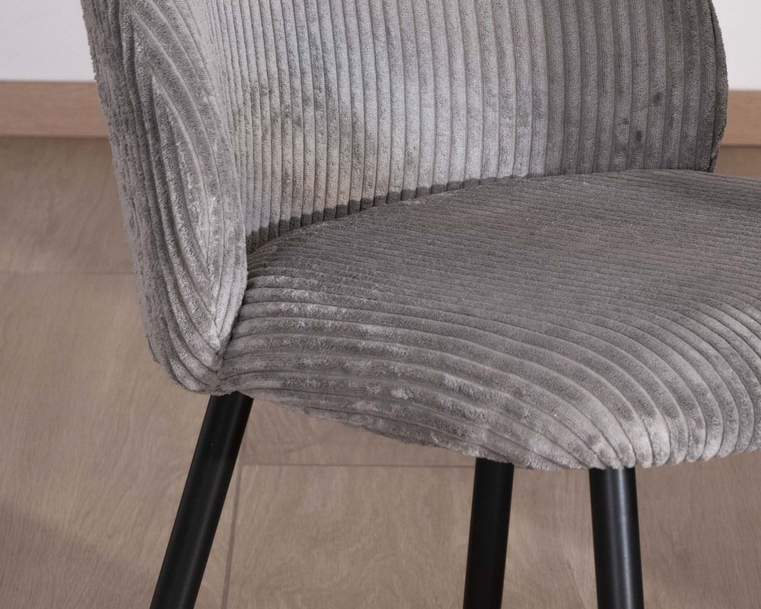 Lot de 4 chaises de repas contemporaines en velours côtelé gris "Bellot"