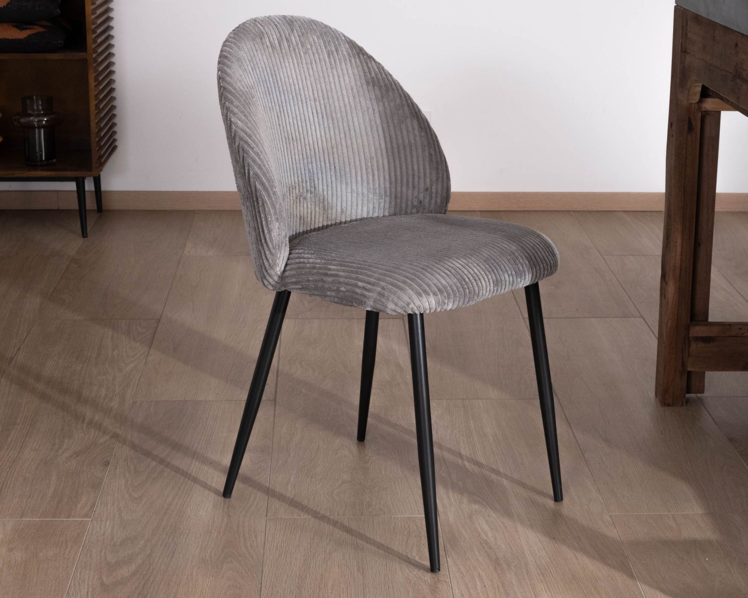 Lot de 4 chaises de repas contemporaines en velours côtelé gris "Bellot"