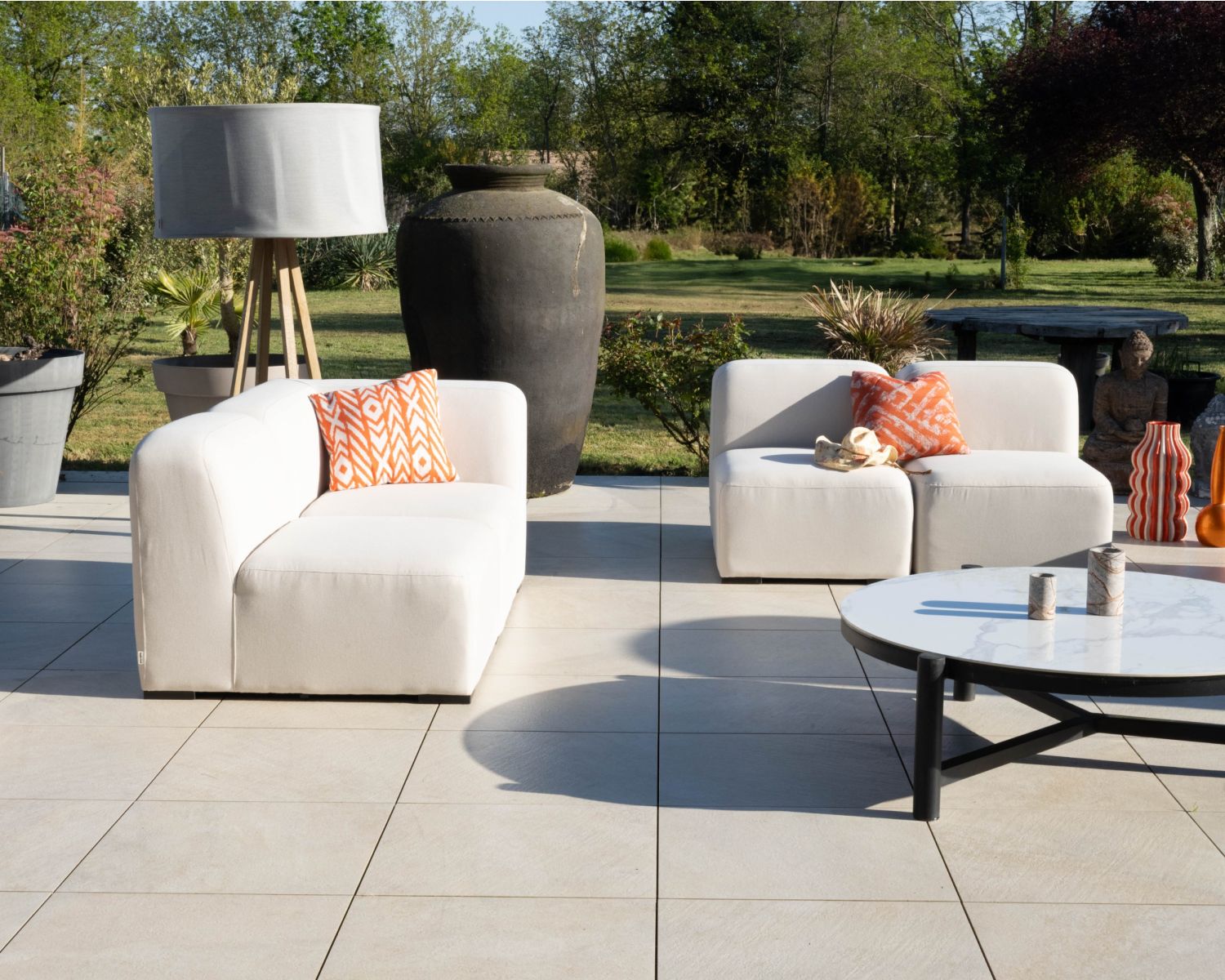 Module d'angle pour canapé d'extérieur modulaire design organique "Miroly Bay" en tissu crème