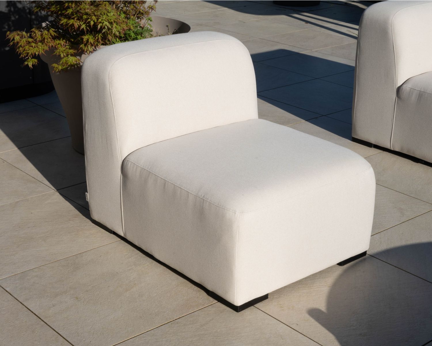 Elément d'assise pour canapé d'extérieur modulaire en tissu blanc "Miroly Bay" design organique
