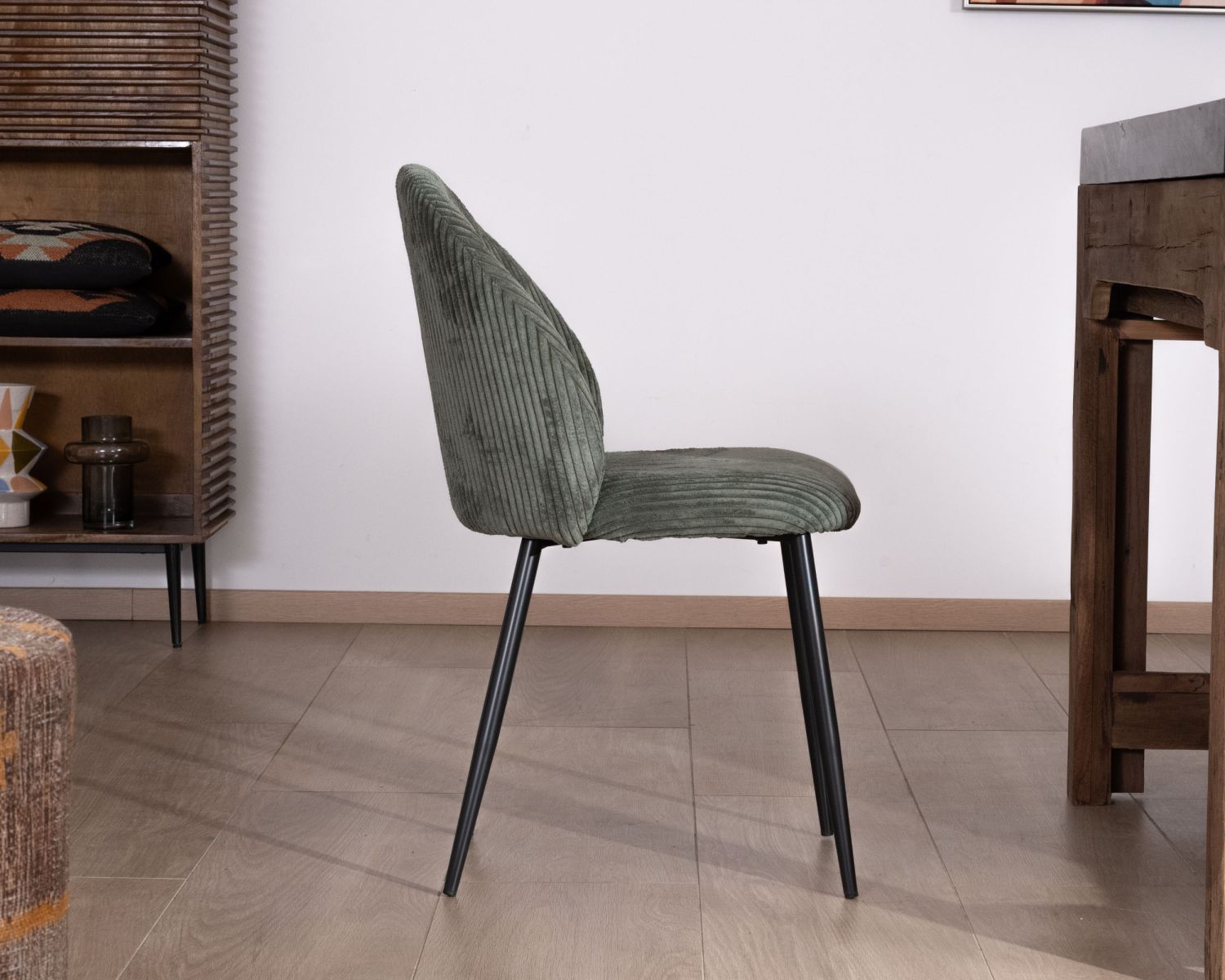 Lot de 4 chaises de repas en velours vert sauge foncé "Bellot" esprit vintage