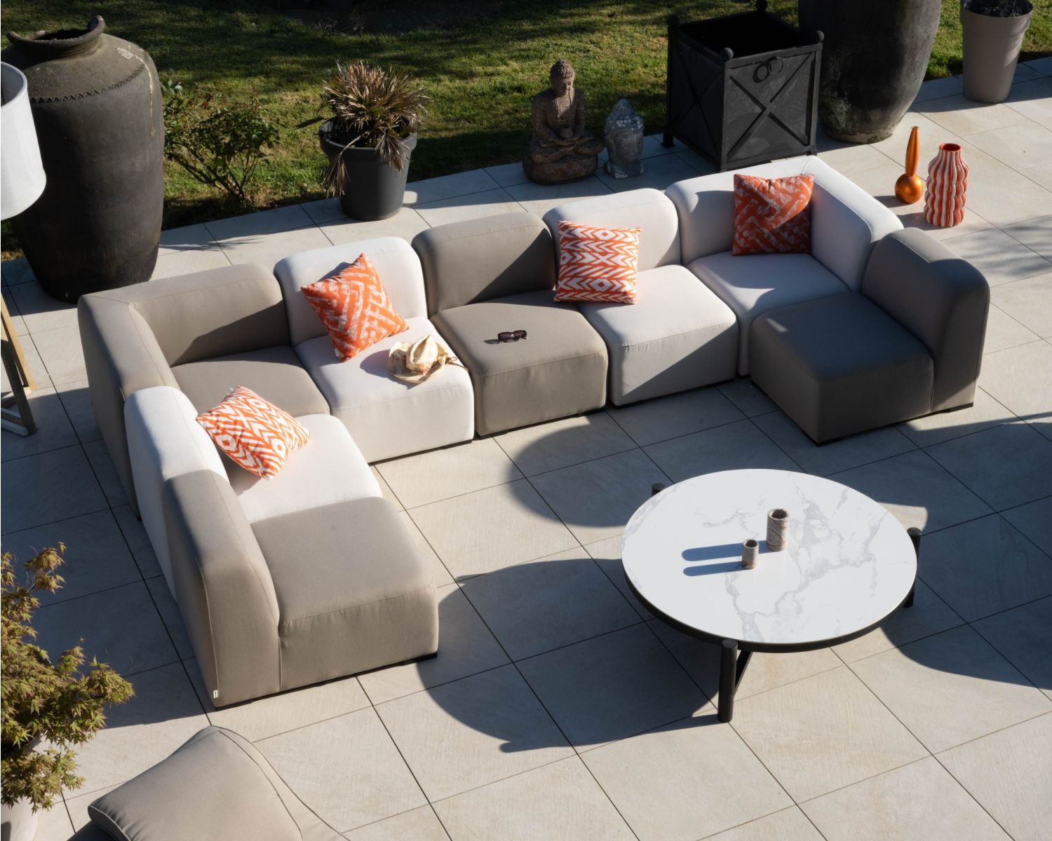 Elément d'assise pour canapé d'extérieur modulaire en tissu blanc "Miroly Bay" design organique