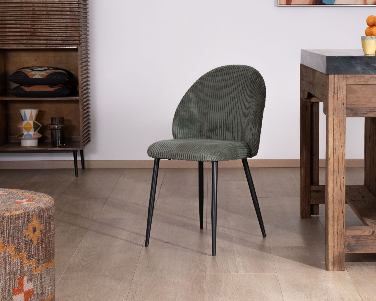 Lot de 4 chaises de repas en velours vert sauge foncé "Bellot" esprit vintage