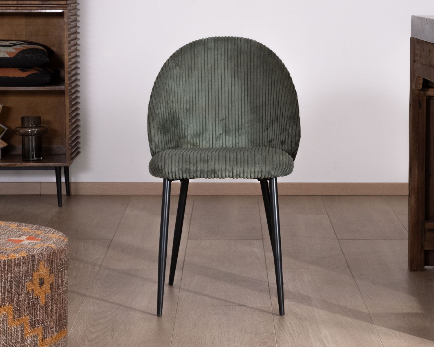 Lot de 4 chaises de repas en velours vert sauge foncé "Bellot" esprit vintage