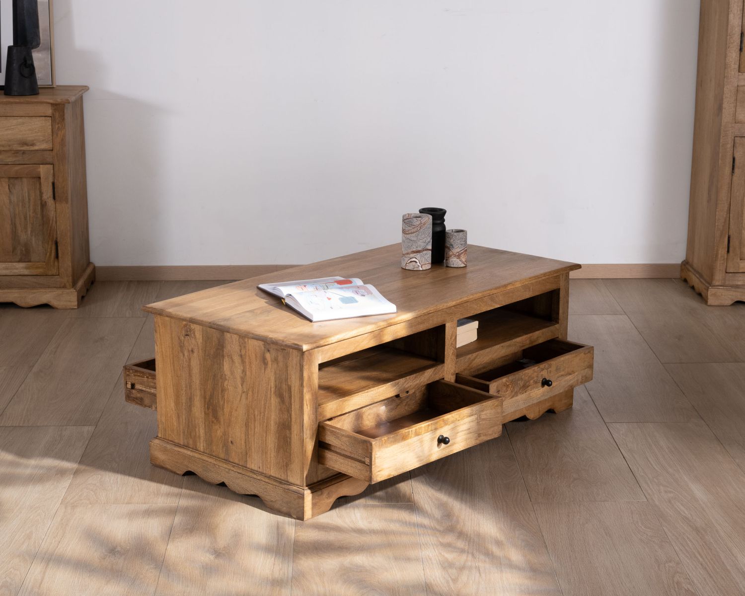 Table de salon style classique en manguier "Sarah"