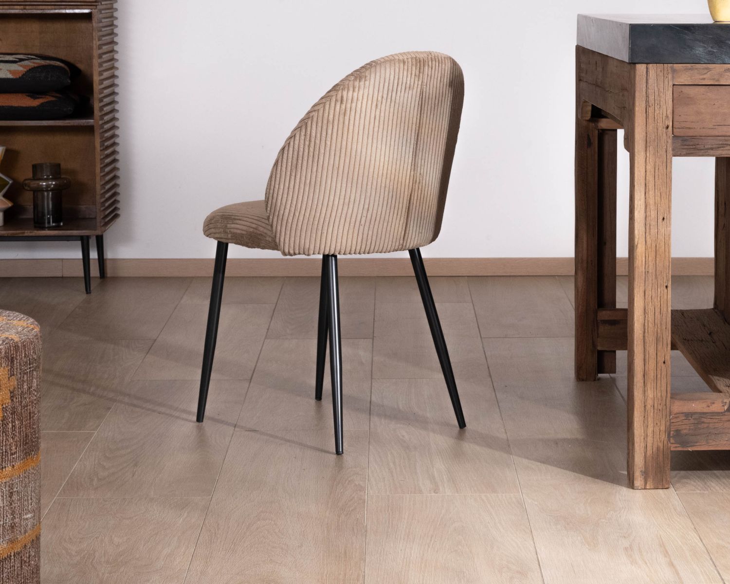 Lot de 4 chaises de repas en velours côtelé taupe esprit vintage "Bellot" 