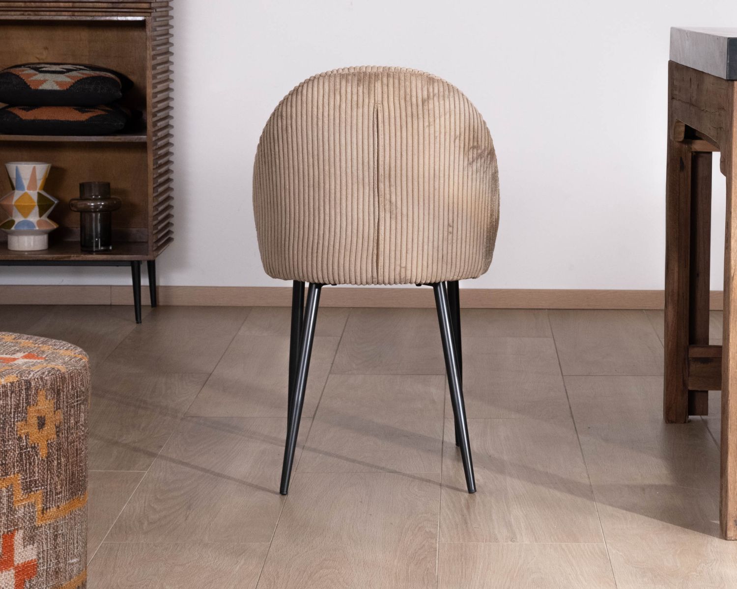 Lot de 4 chaises de repas en velours côtelé taupe esprit vintage "Bellot" 