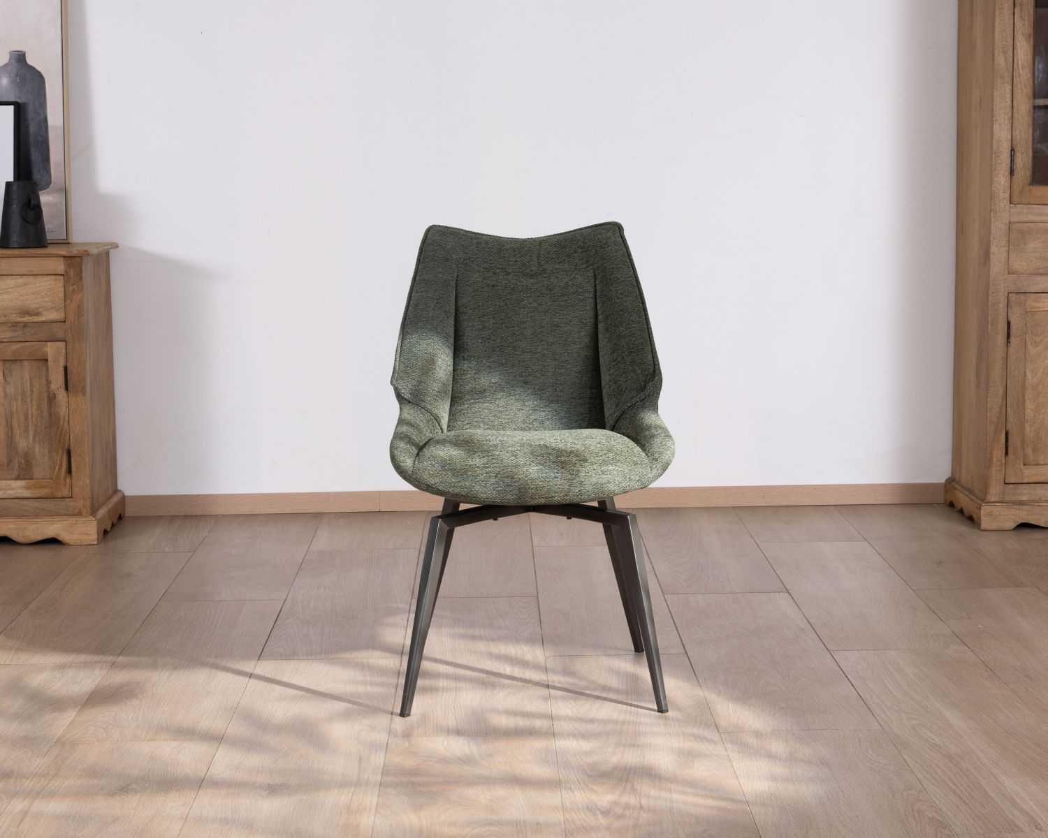 Lot de 2 chaises de repas design et enveloppantes "Niko" tissu vert kaki