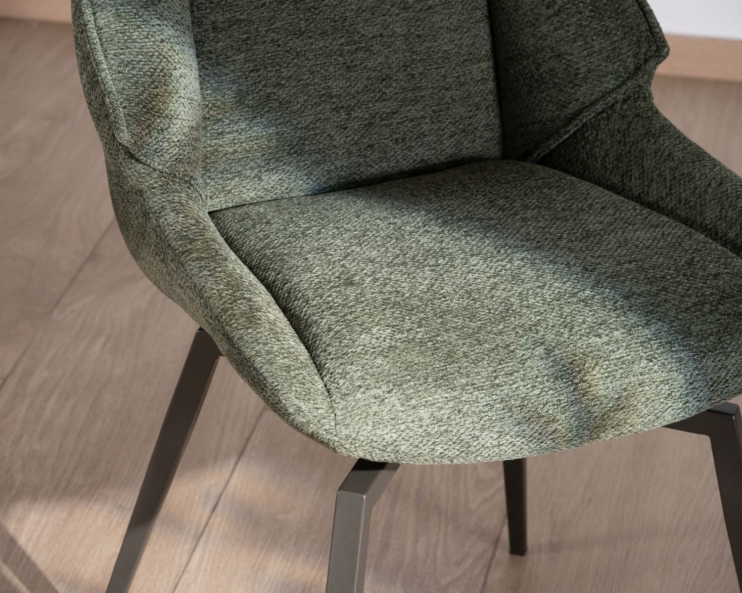 Lot de 2 chaises de repas design et enveloppantes "Niko" tissu vert kaki