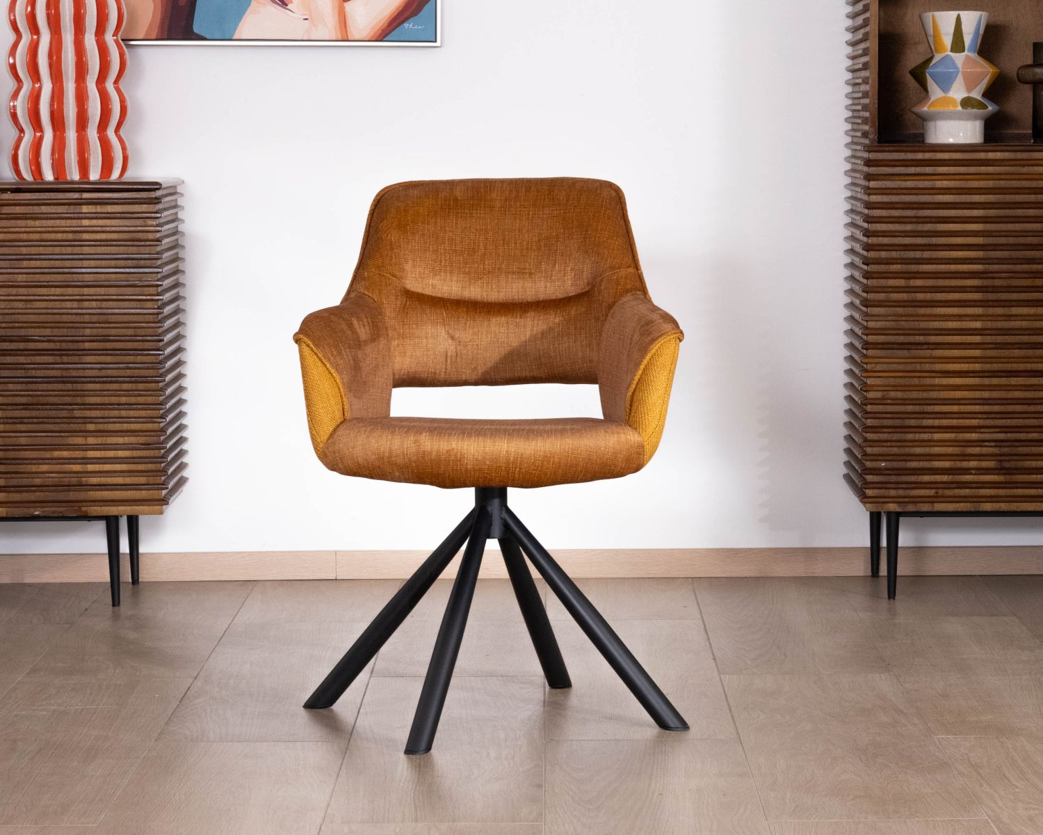 Lot de 2 fauteuils de repas pivotants et enveloppants en tissu bi texturé jaune moutarde "Chilko"