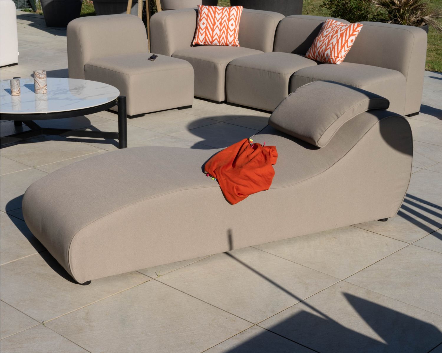 Bain de soleil en tissu spécial outdoor design organique "Miroly bay" coloris taupe