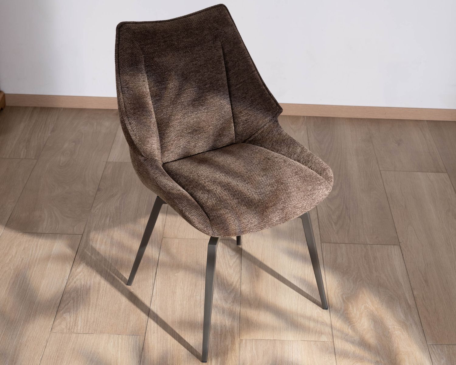 Lot de 2 chaises de repas couleur chocolat et pieds métal design "Niko"