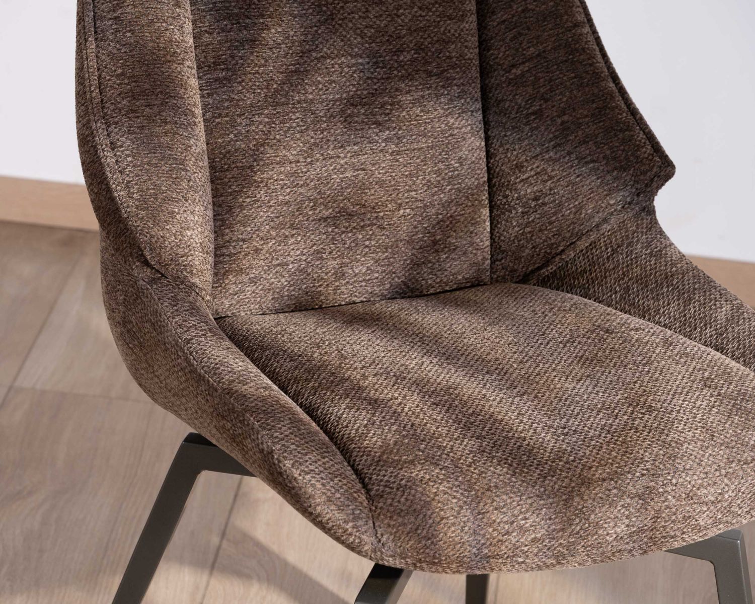 Lot de 2 chaises de repas couleur chocolat et pieds métal design "Niko"