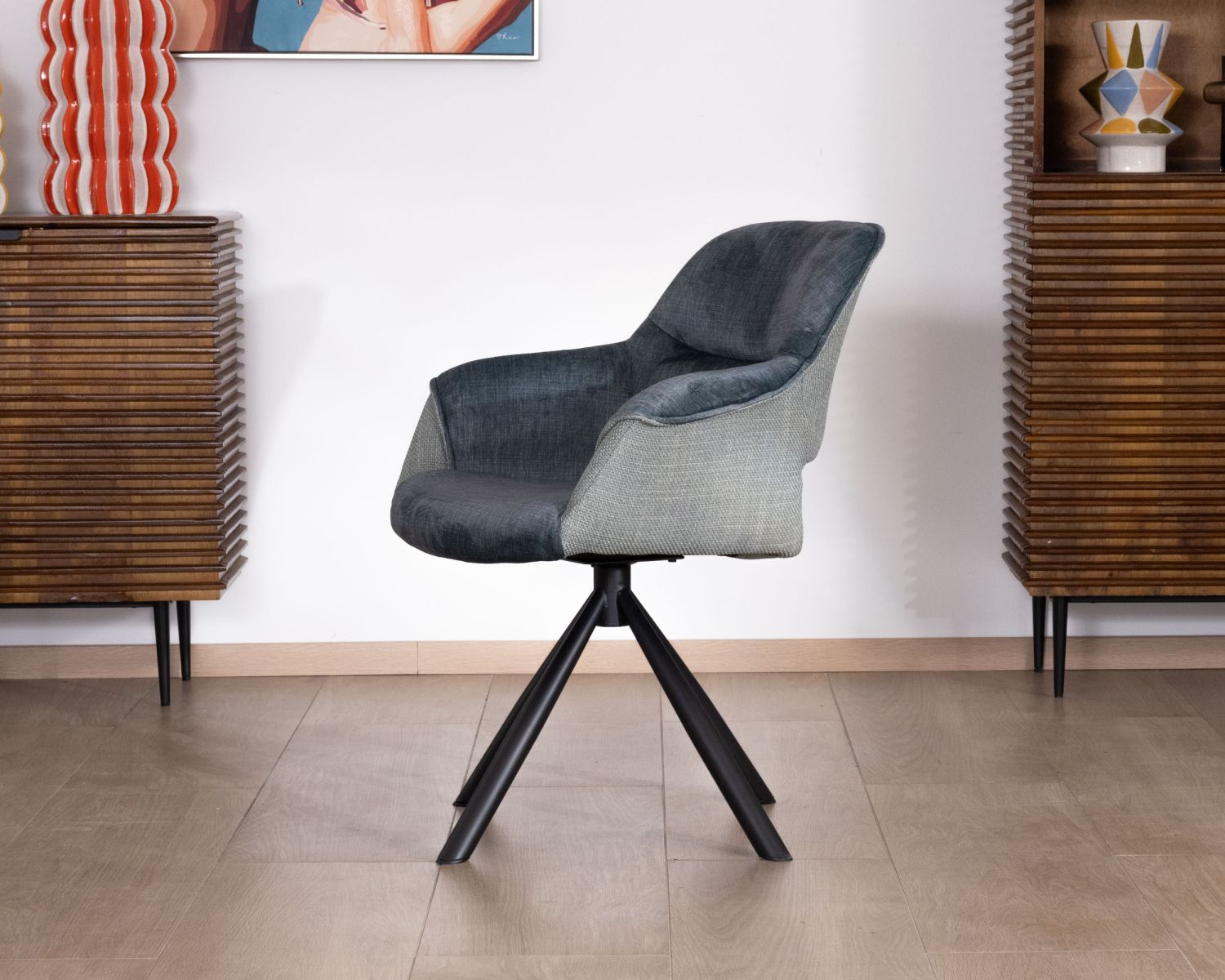 Lot de 2 fauteuils de repas contemporains en tissu bi texture bleu "Chilko" pied pivotant en métal