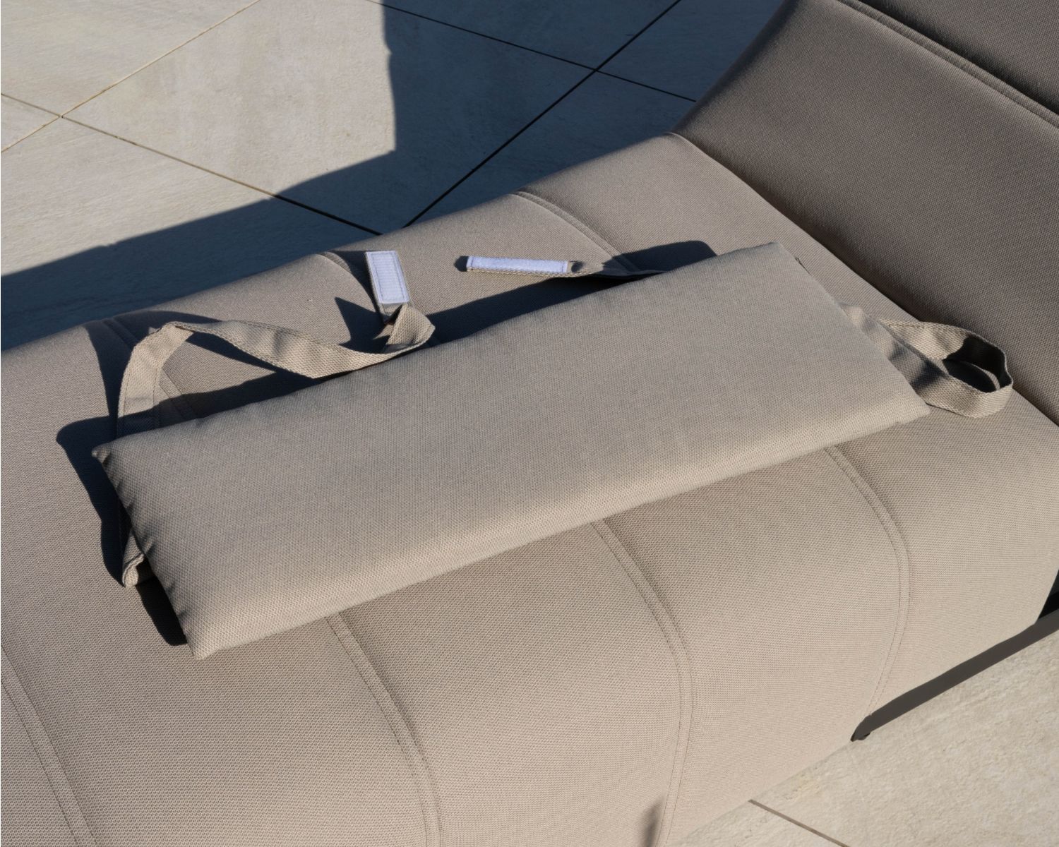 Têtière en tissu spécial extérieur taupe pour bain de soleil "Sunset Bay"