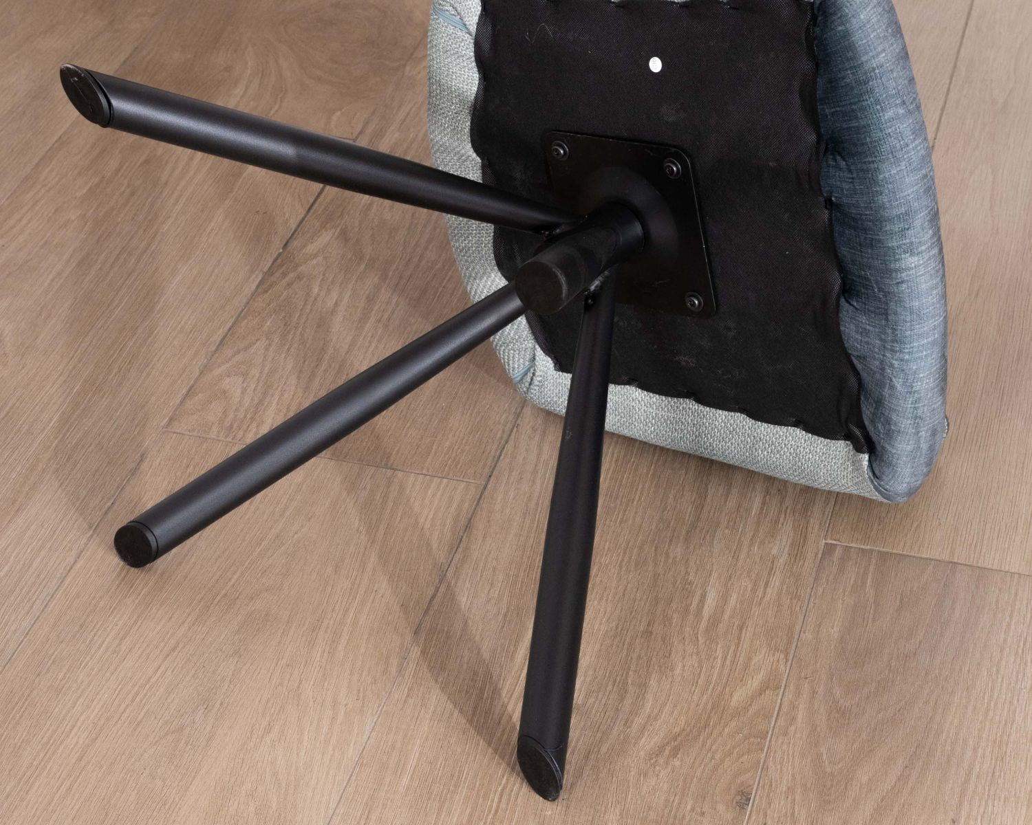 Lot de 2 fauteuils de repas enveloppants en tissu bi texturé chocolat et pied pivotant en métal "Chilko"