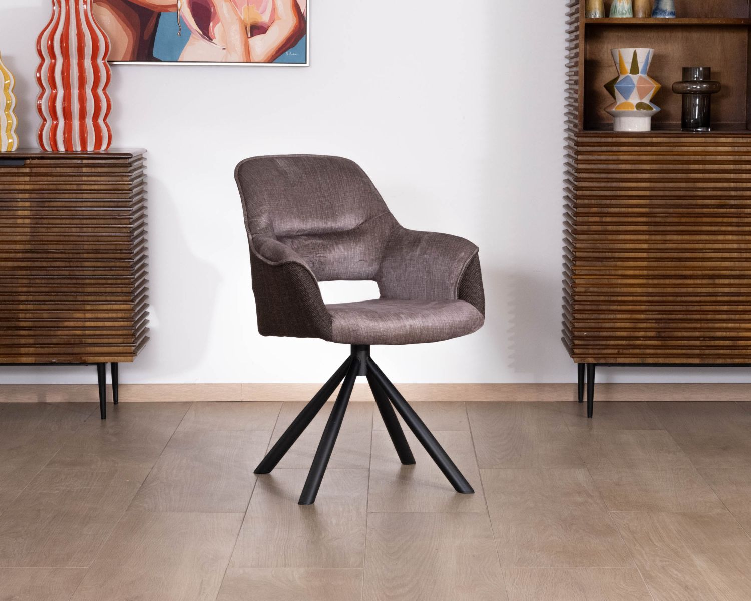 Lot de 2 fauteuils de repas enveloppants en tissu bi texturé chocolat et pied pivotant en métal "Chilko"
