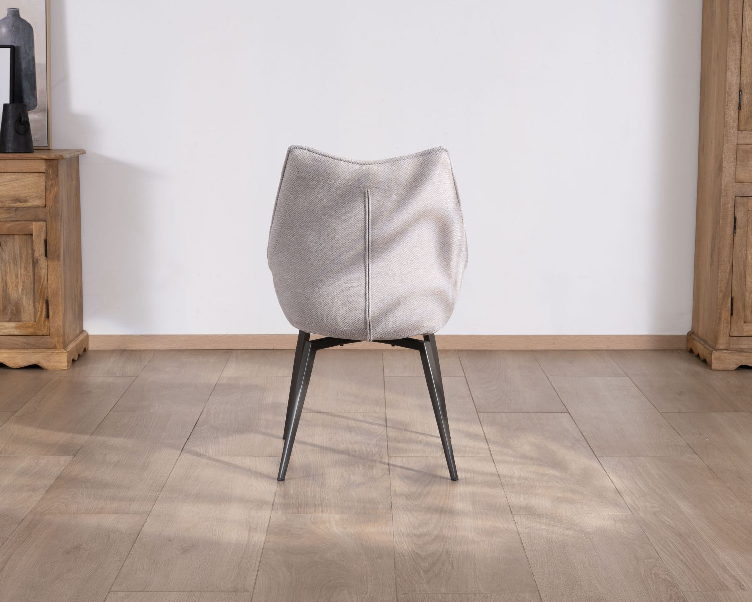 Lot de 2 chaises de repas design et enveloppantes en tissu gris clair "Niko"