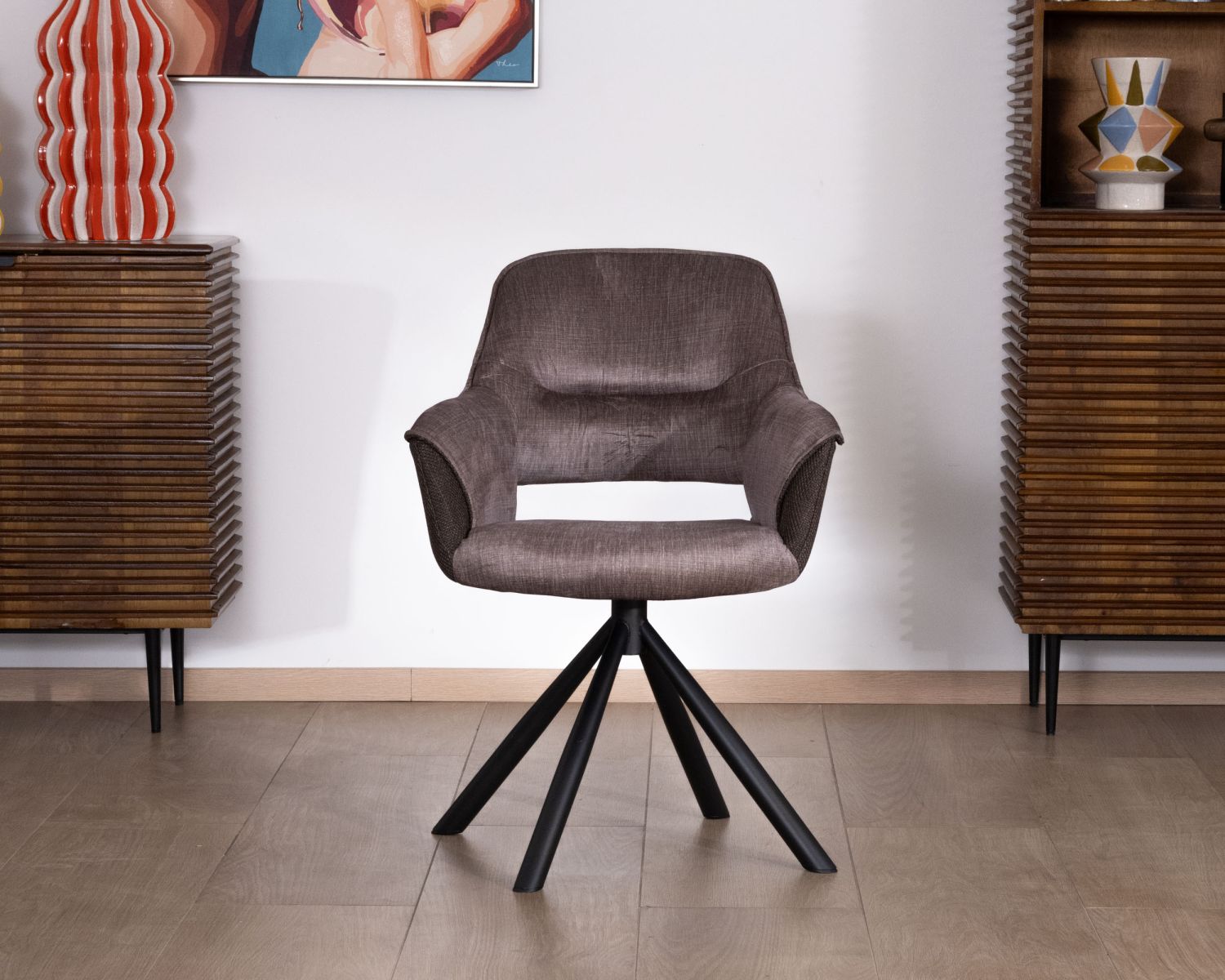 Lot de 2 fauteuils de repas enveloppants en tissu bi texturé chocolat et pied pivotant en métal "Chilko"