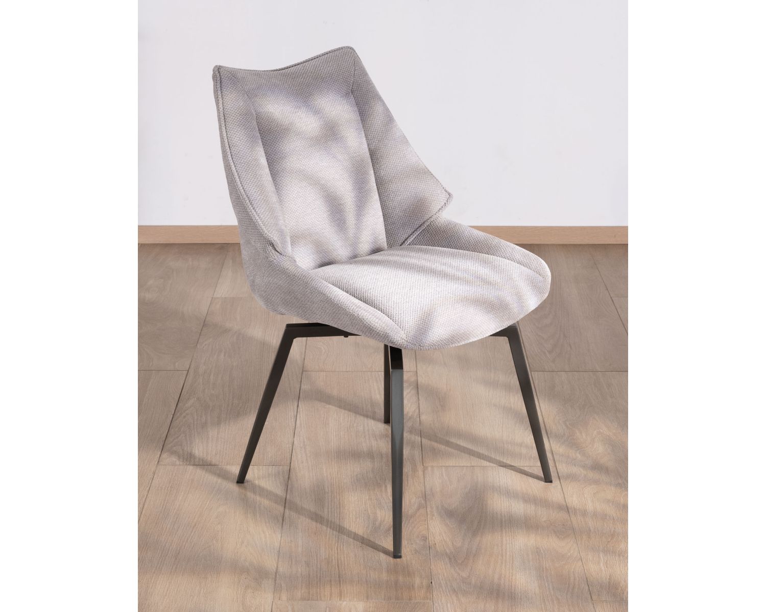 Lot de 2 chaises de repas design et enveloppantes en tissu gris clair "Niko"