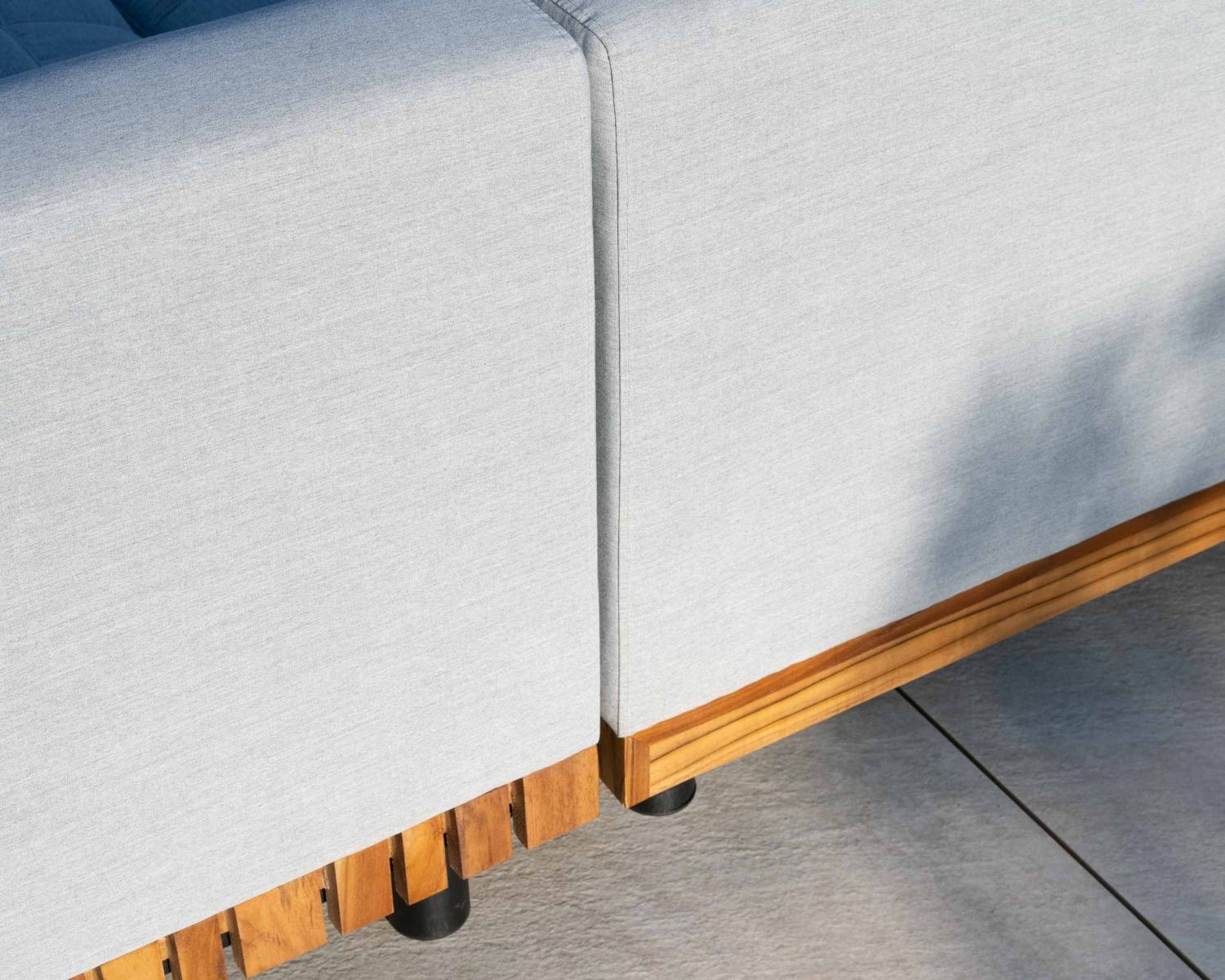 Canapé haut de gamme avec retour droit tissu Sunbrella gris clair "Lombok"