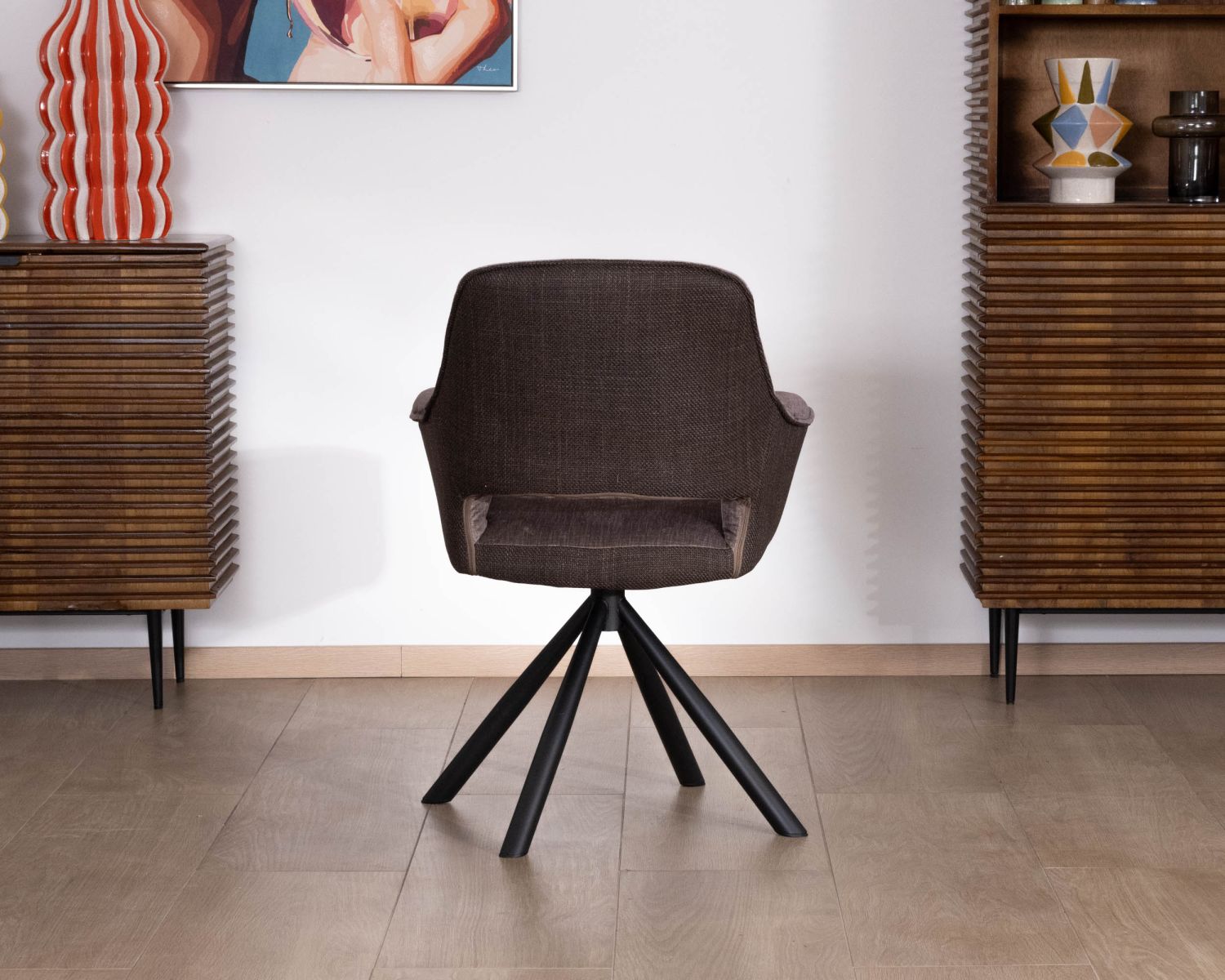 Lot de 2 fauteuils de repas enveloppants en tissu bi texturé chocolat et pied pivotant en métal "Chilko"